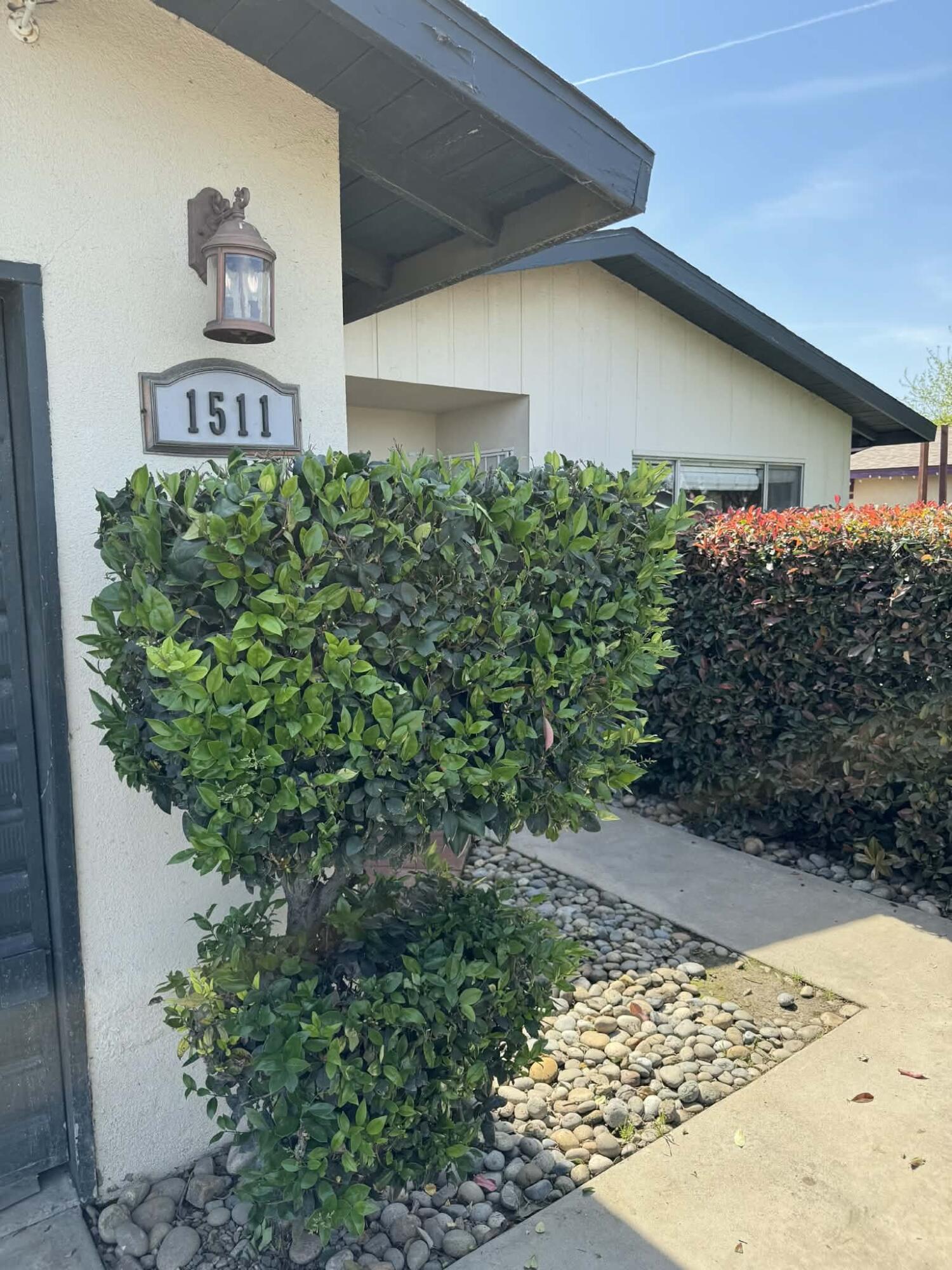 1511 W Sunnyside Ave, Visalia, CA 93277