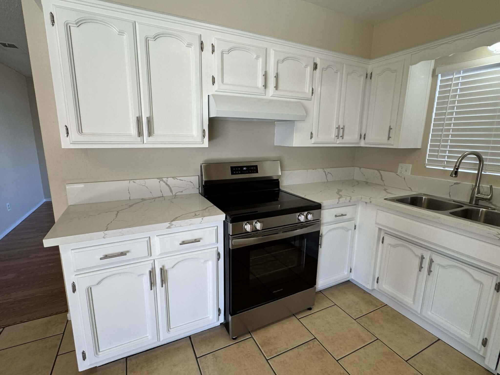 1511 W Sunnyside Ave, Visalia, CA 93277