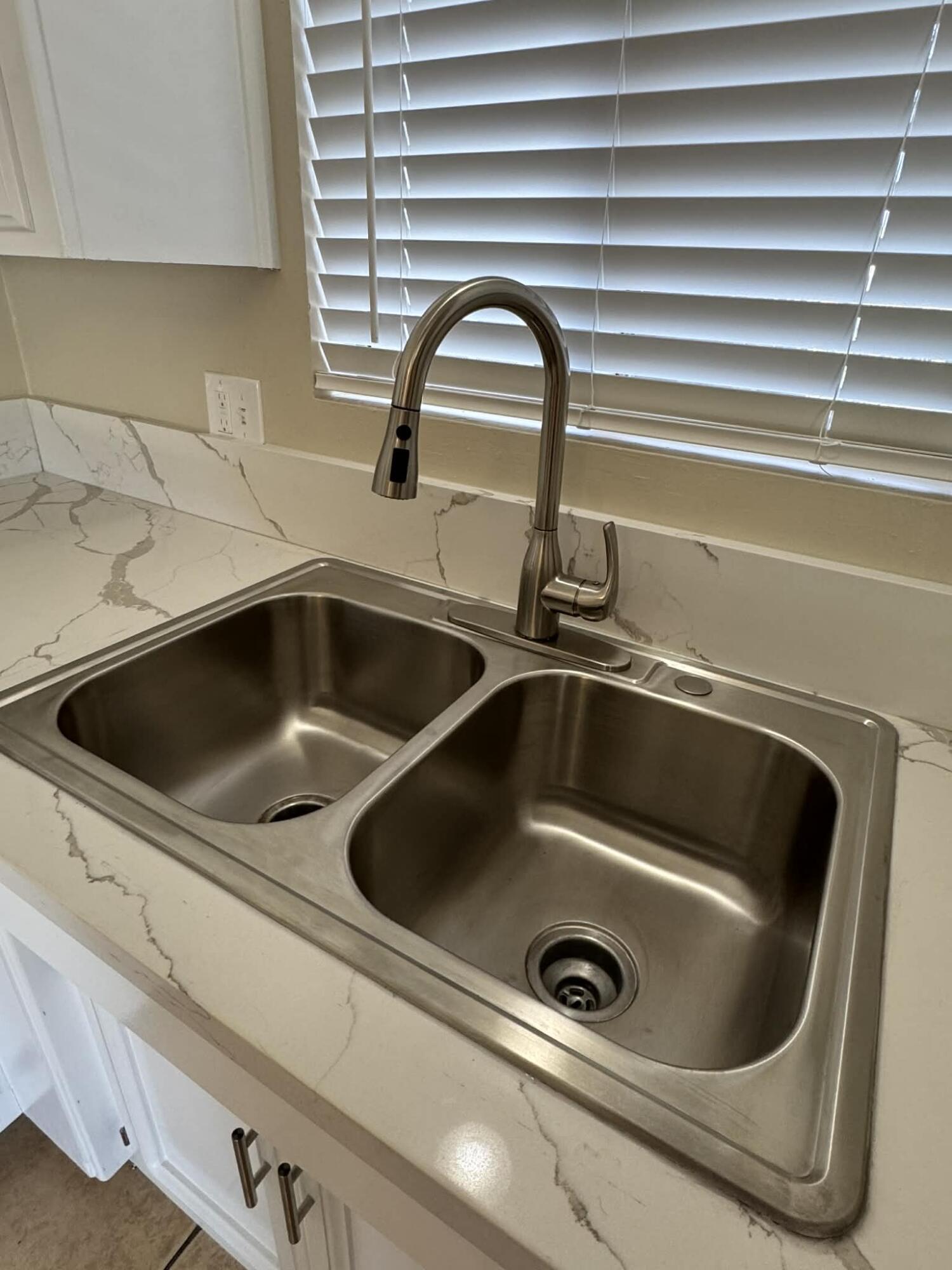 1511 W Sunnyside Ave, Visalia, CA 93277