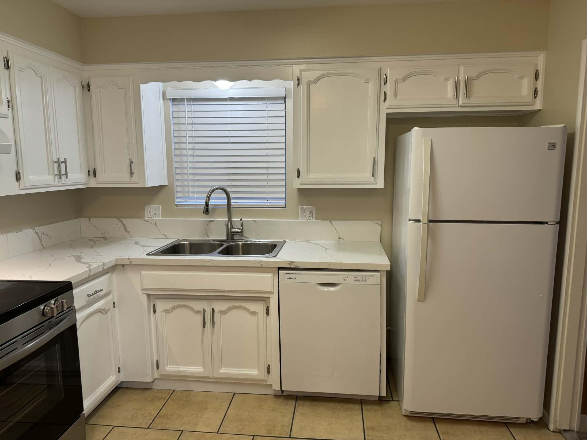 1511 W Sunnyside Ave, Visalia, CA 93277