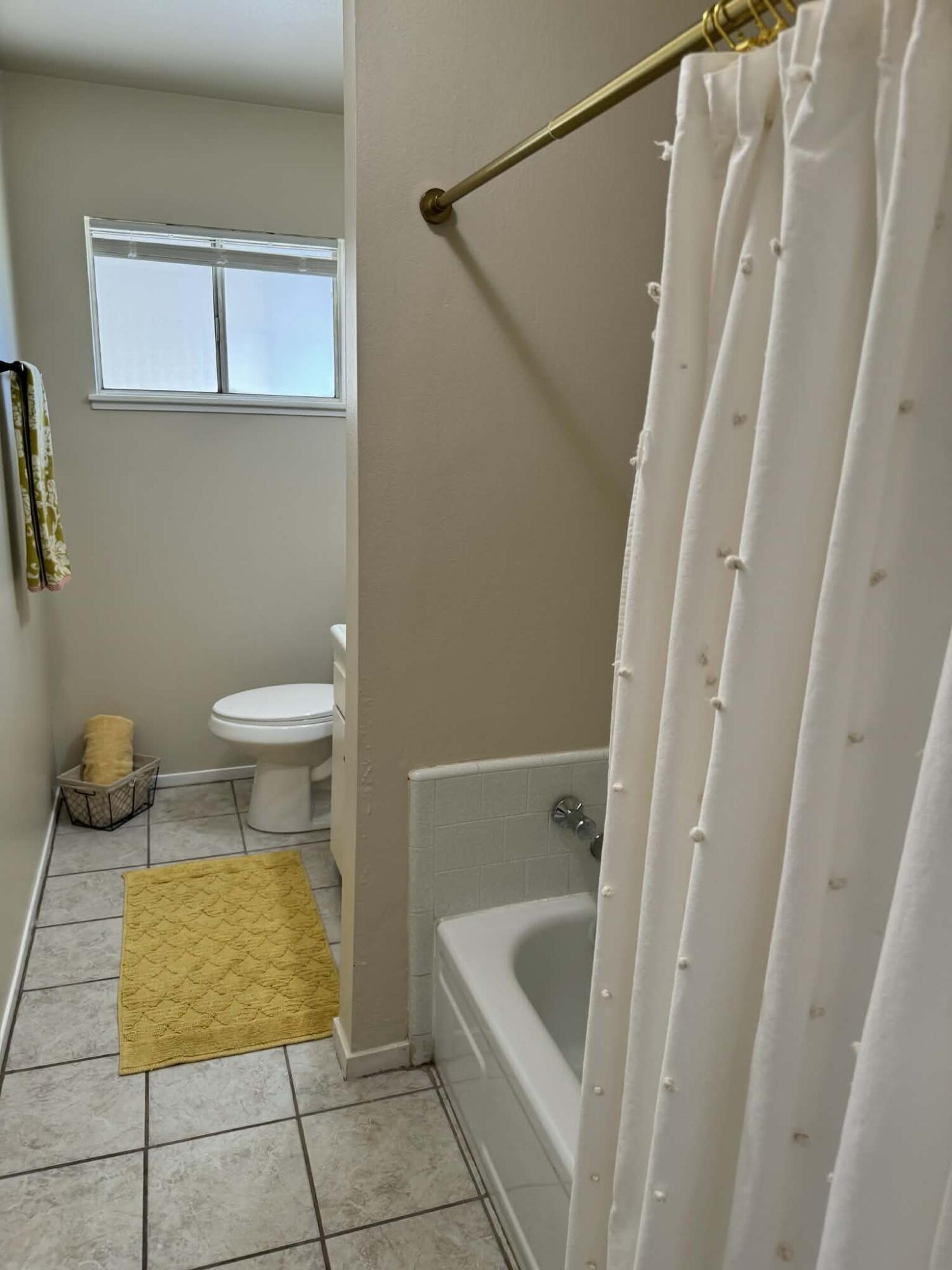 1511 W Sunnyside Ave, Visalia, CA 93277