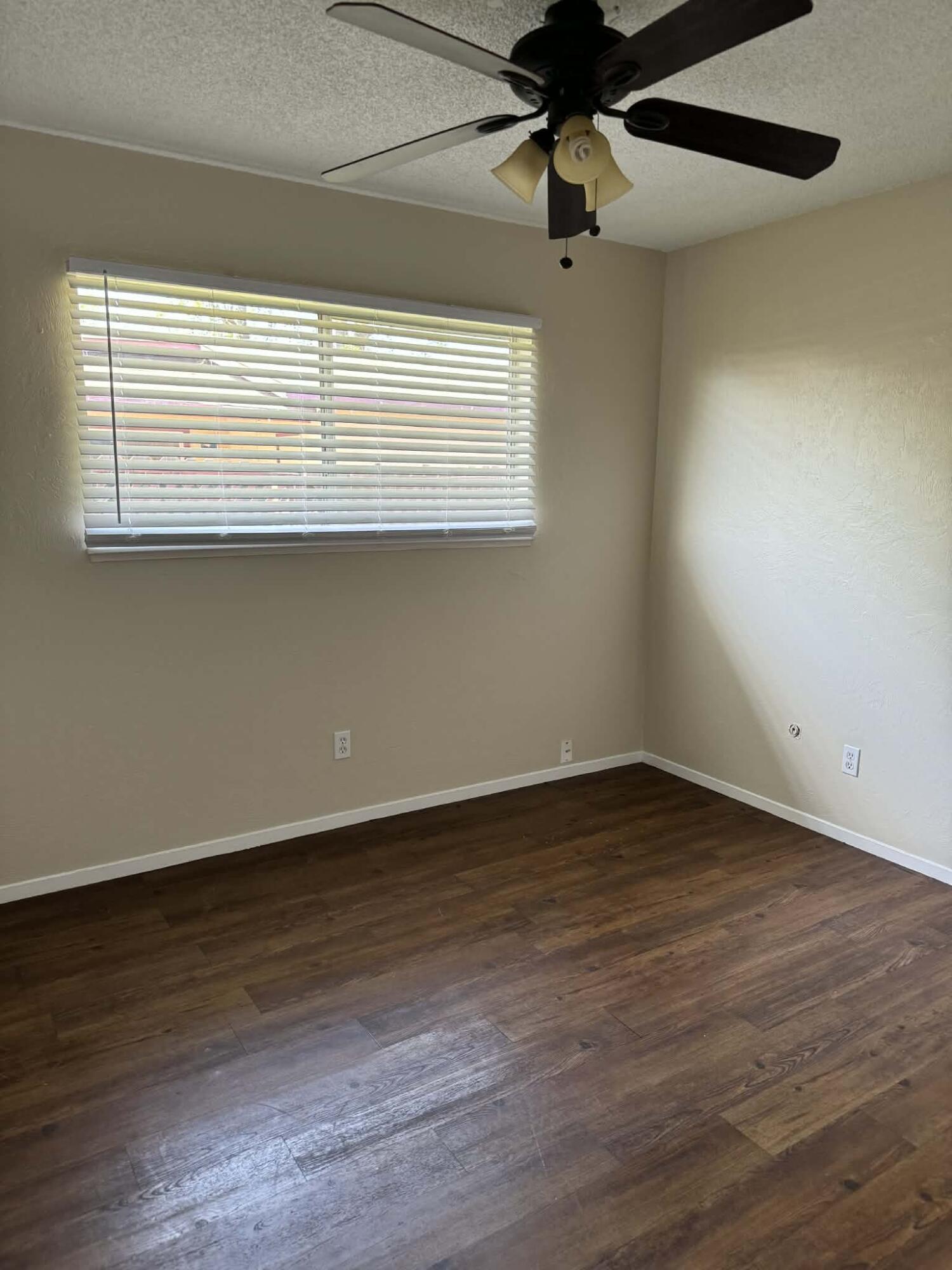 1511 W Sunnyside Ave, Visalia, CA 93277