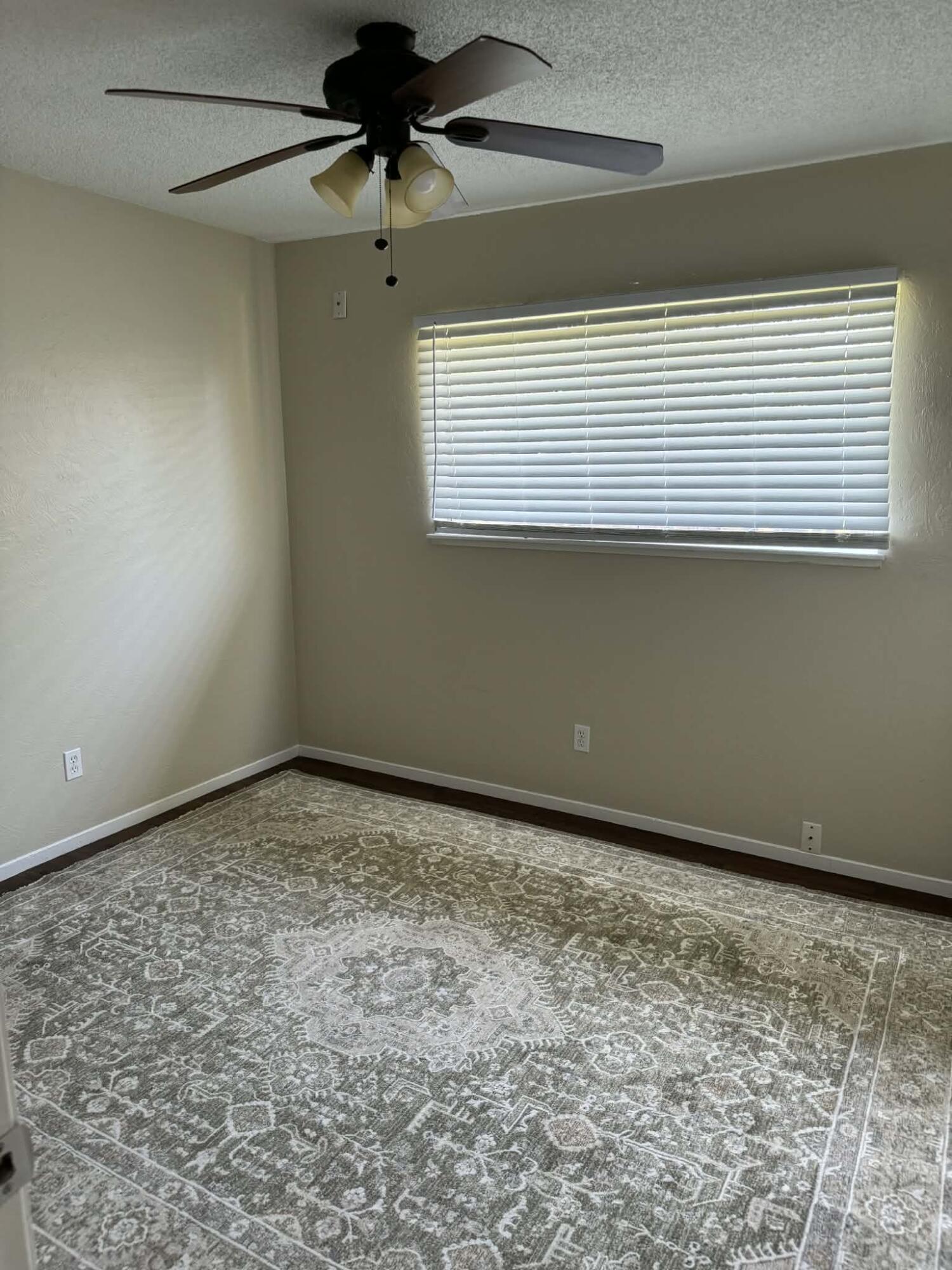 1511 W Sunnyside Ave, Visalia, CA 93277