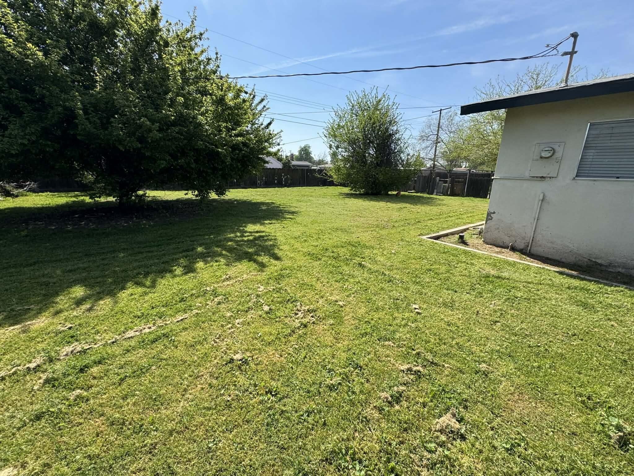 1511 W Sunnyside Ave, Visalia, CA 93277