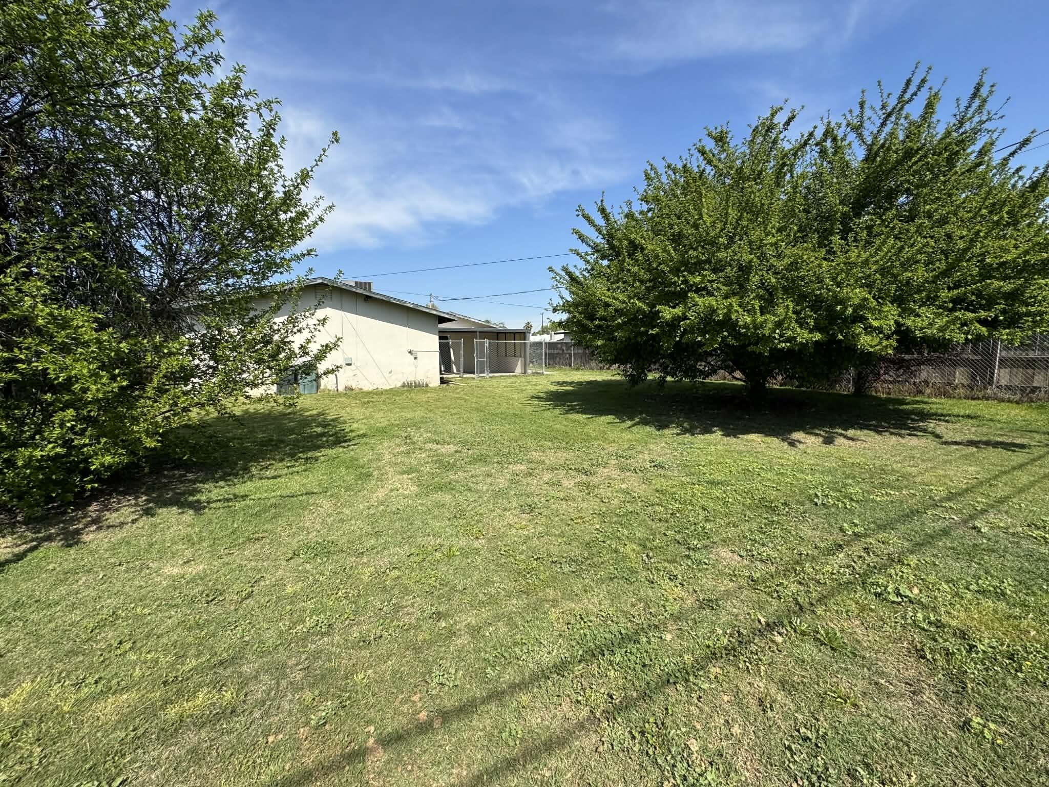 1511 W Sunnyside Ave, Visalia, CA 93277