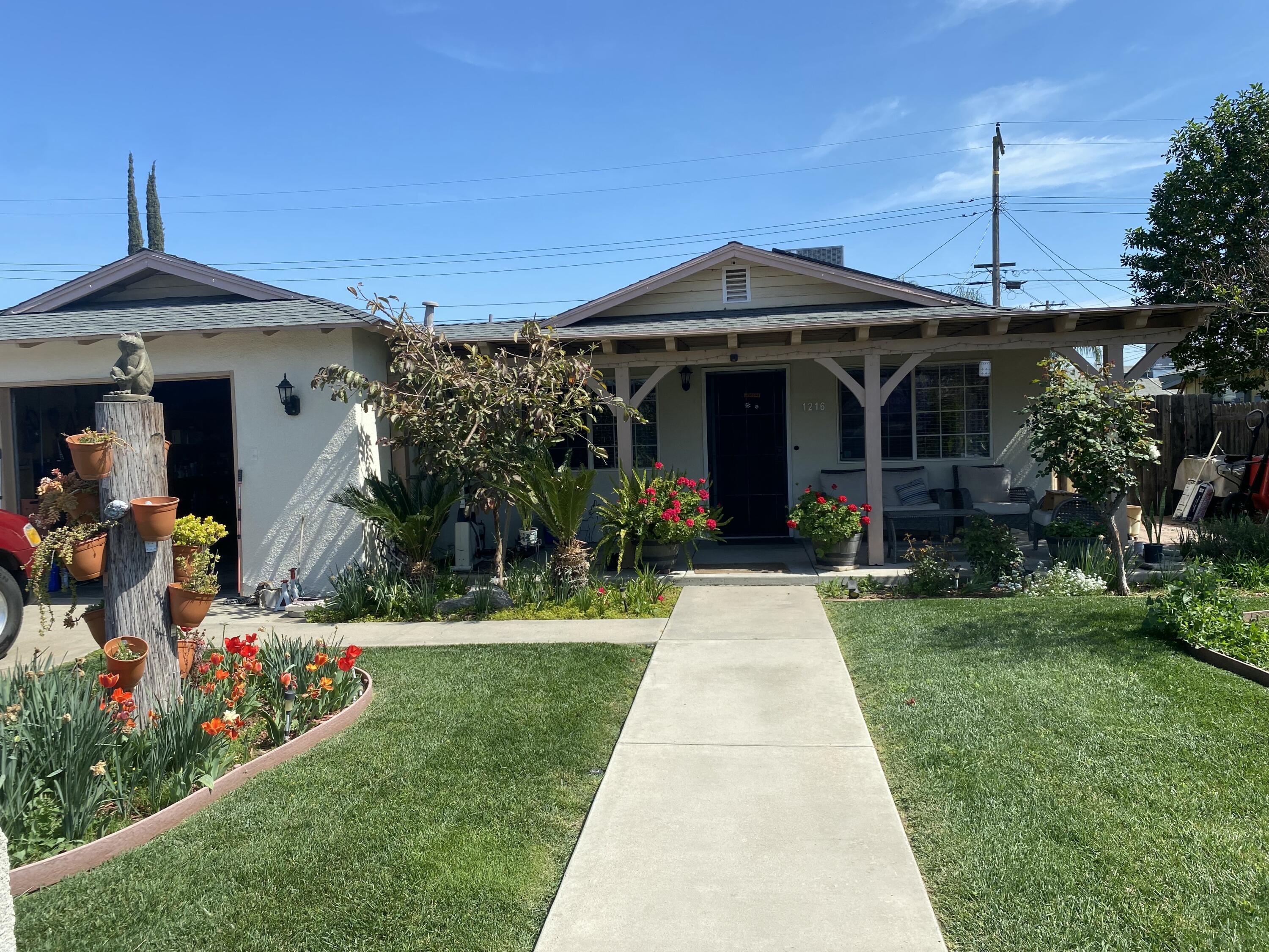 1216 N Stover St, Visalia, CA 93292