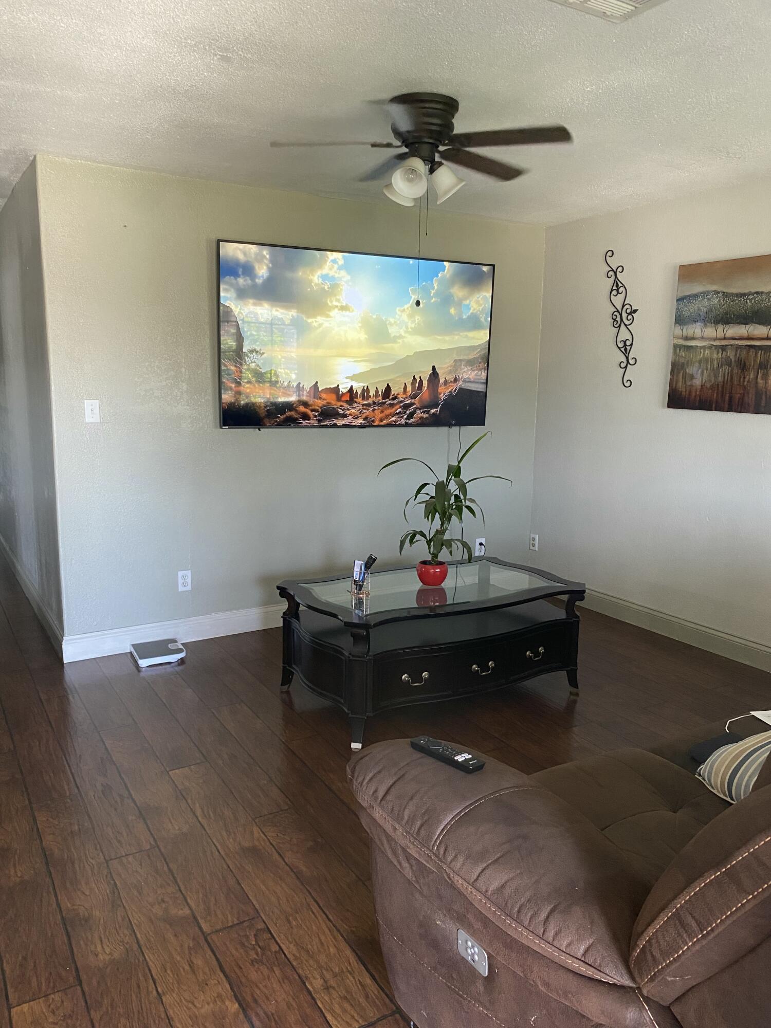 1216 N Stover St, Visalia, CA 93292