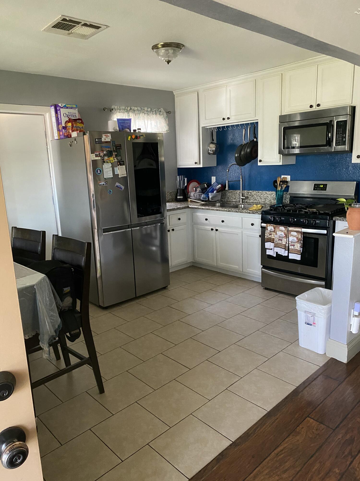 1216 N Stover St, Visalia, CA 93292