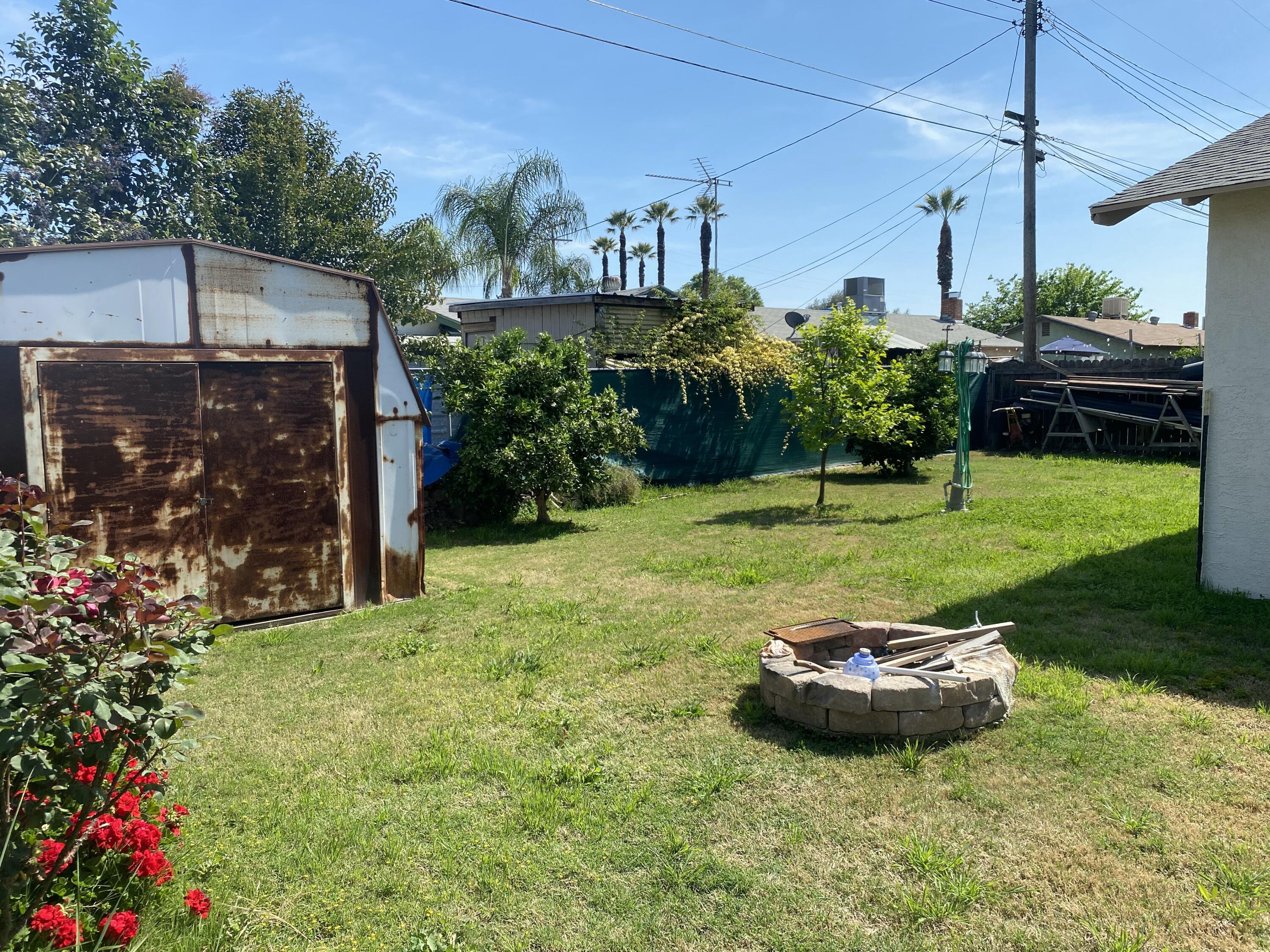 1216 N Stover St, Visalia, CA 93292