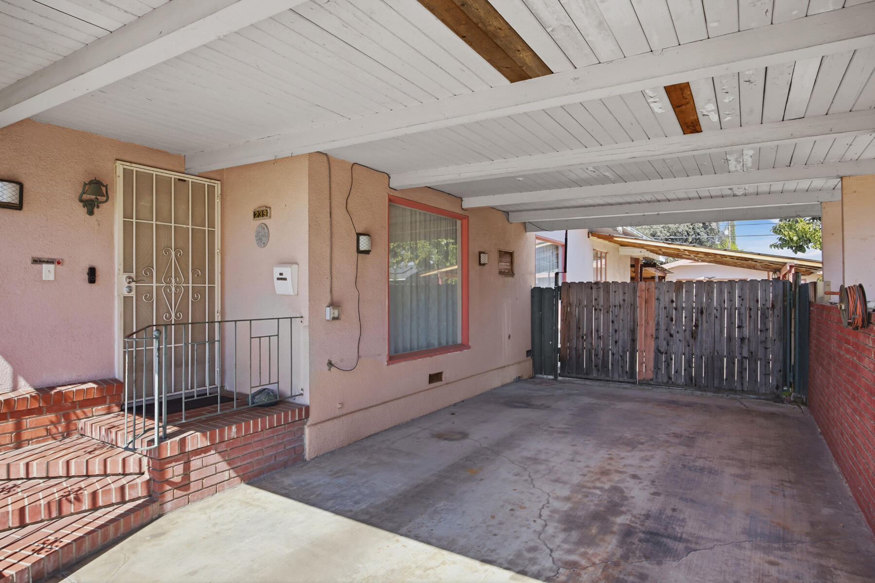 239 W Adelaide Way, Dinuba, CA 93618