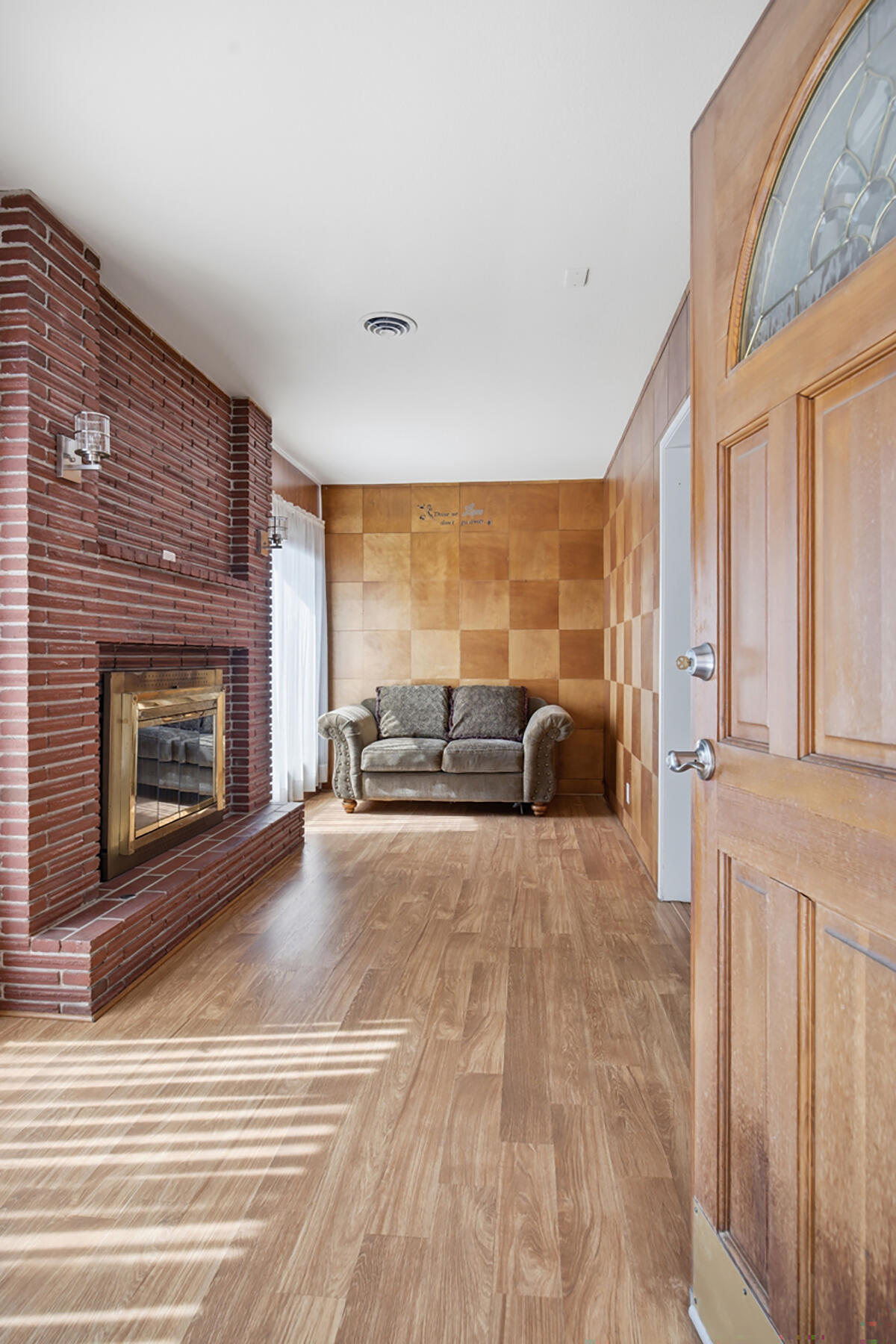 239 W Adelaide Way, Dinuba, CA 93618