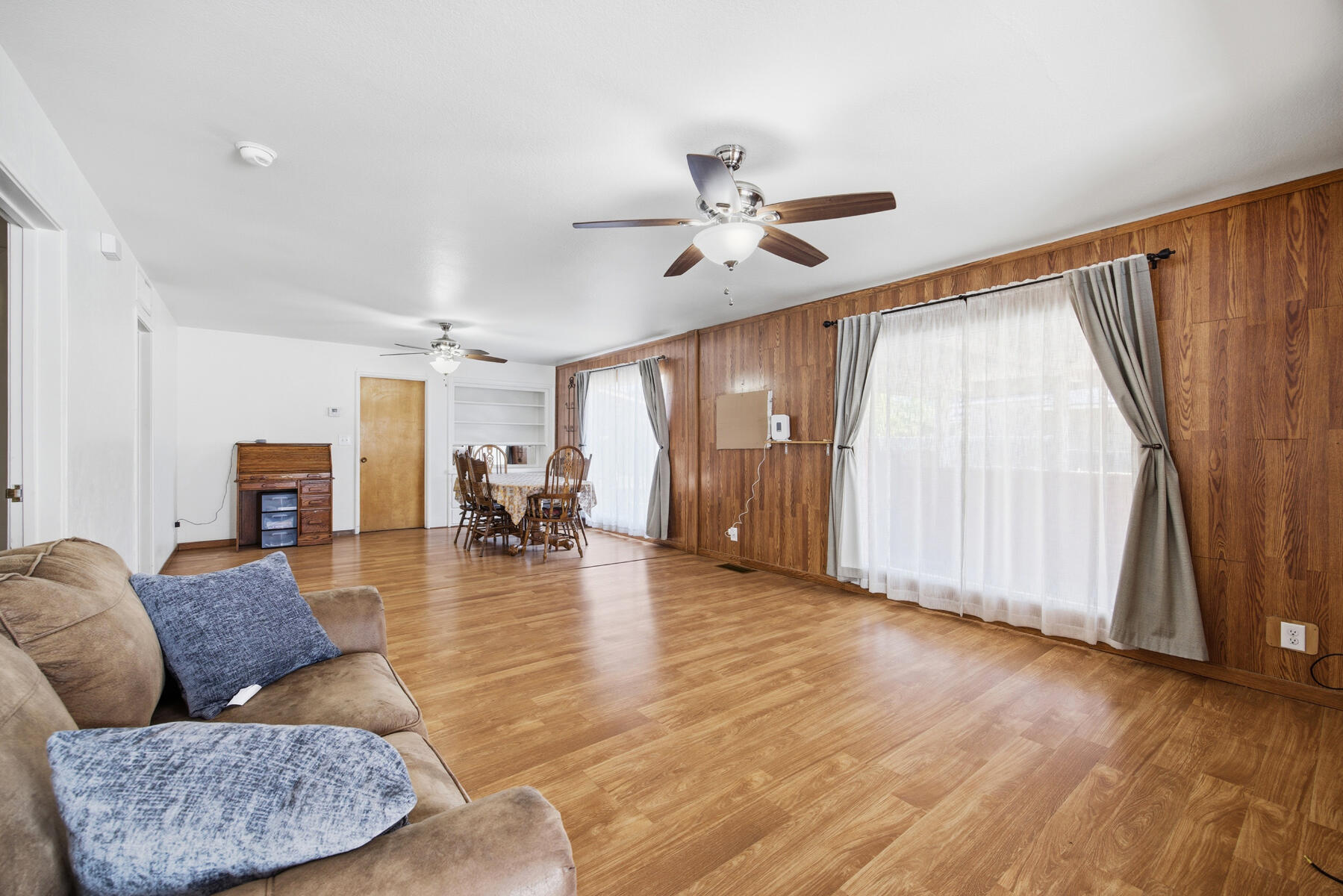 239 W Adelaide Way, Dinuba, CA 93618