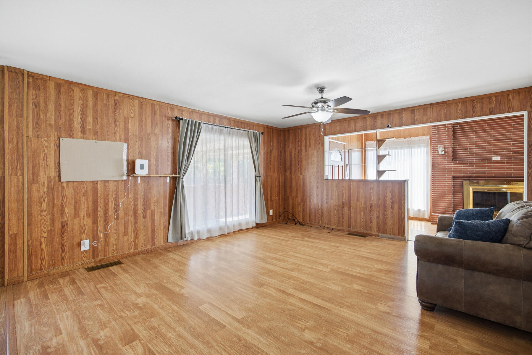 239 W Adelaide Way, Dinuba, CA 93618