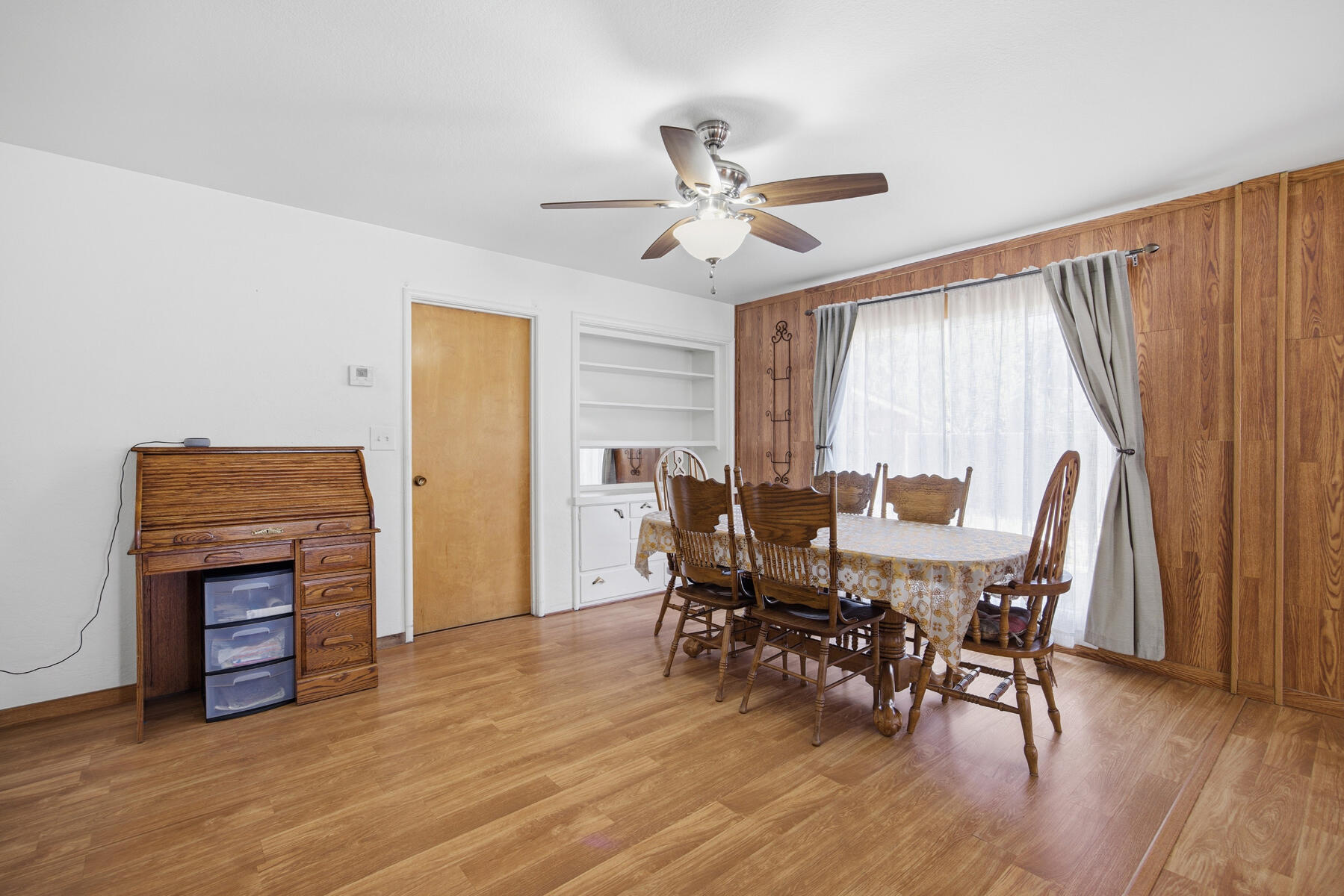 239 W Adelaide Way, Dinuba, CA 93618