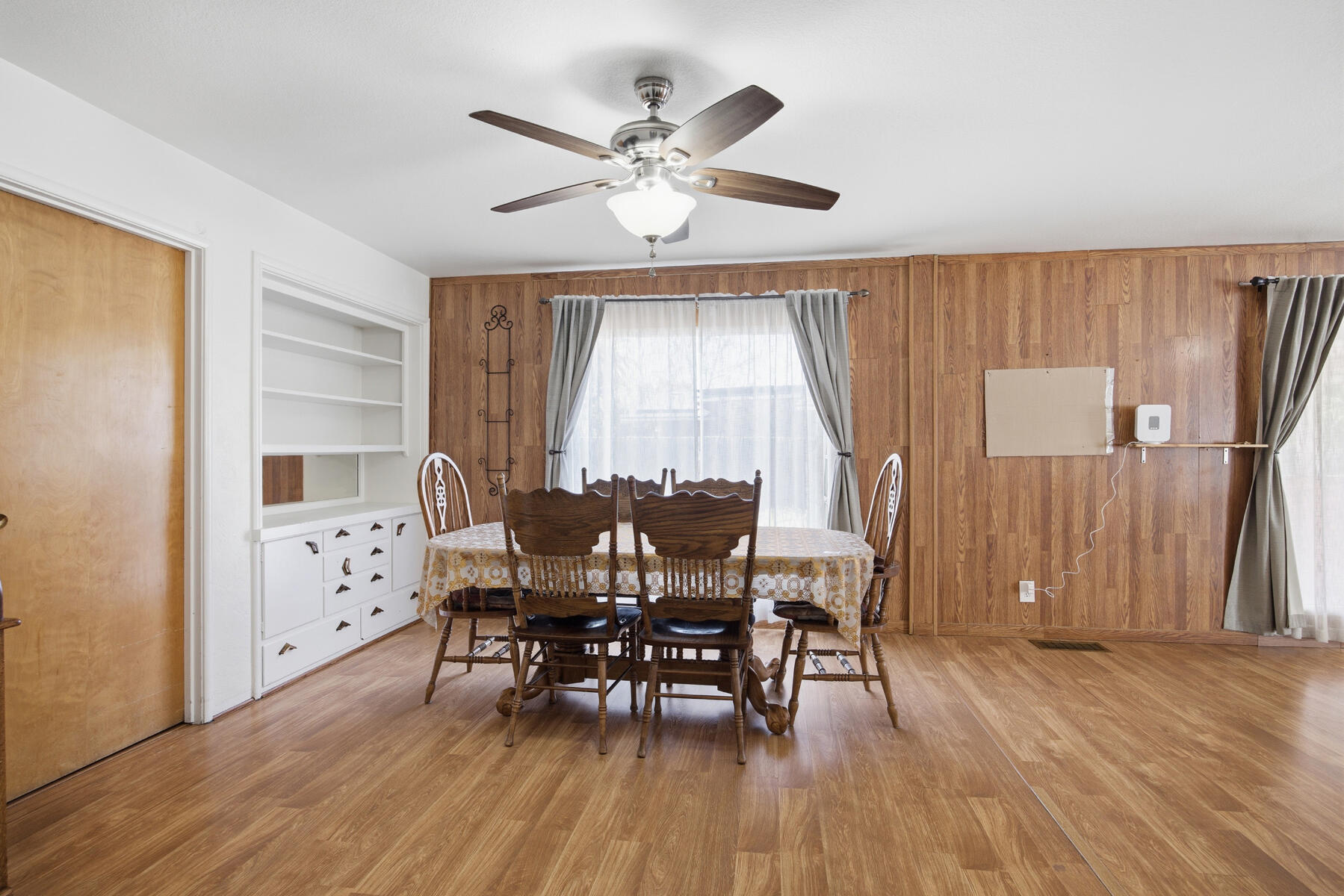 239 W Adelaide Way, Dinuba, CA 93618