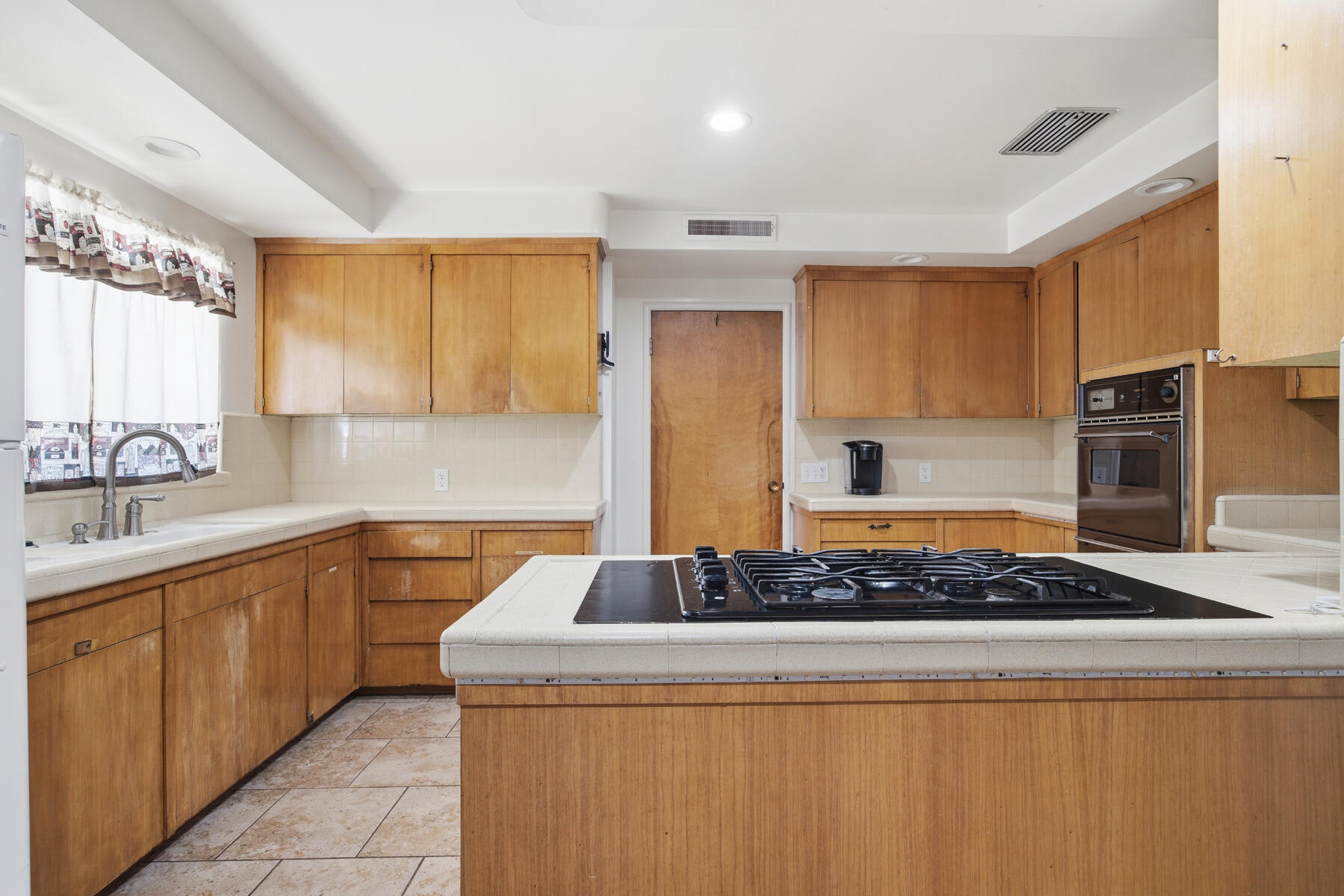 239 W Adelaide Way, Dinuba, CA 93618