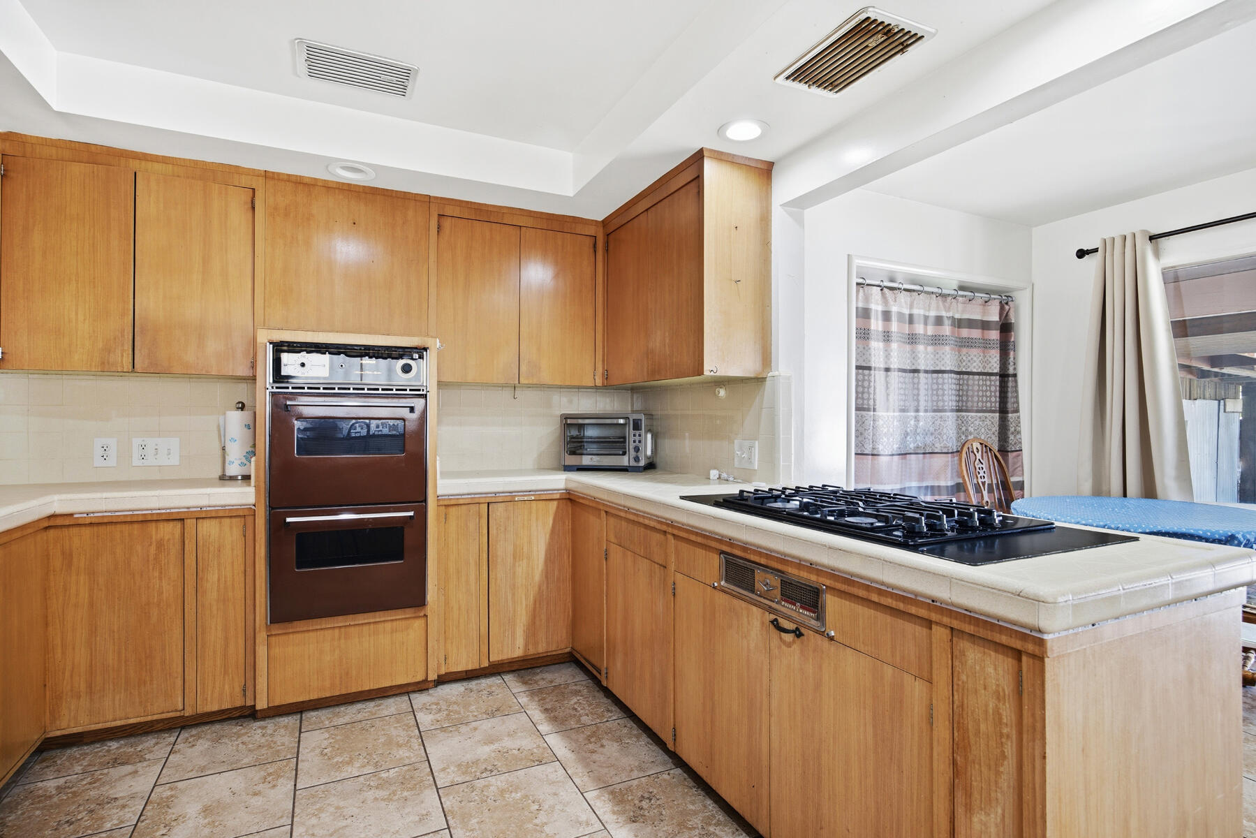 239 W Adelaide Way, Dinuba, CA 93618