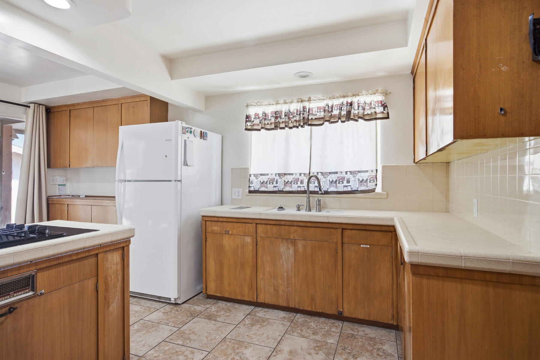 239 W Adelaide Way, Dinuba, CA 93618