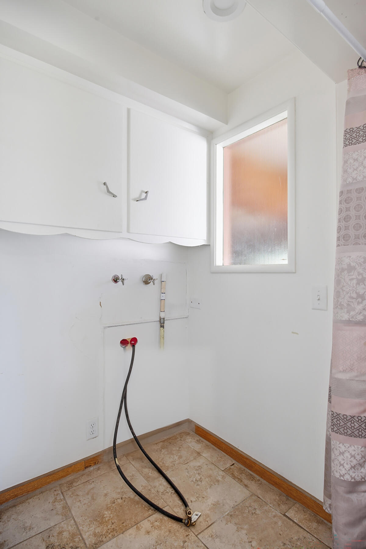 239 W Adelaide Way, Dinuba, CA 93618