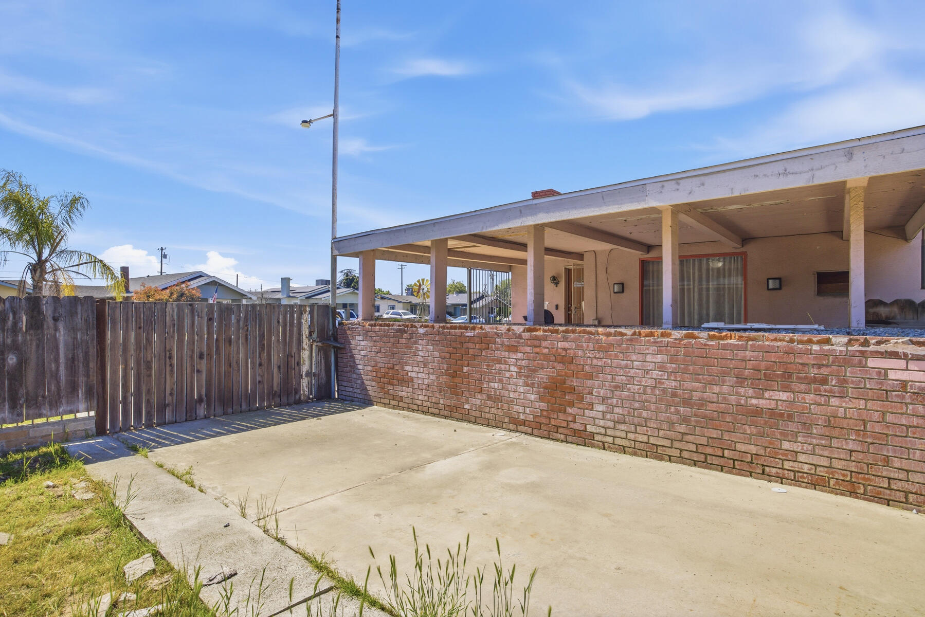 239 W Adelaide Way, Dinuba, CA 93618