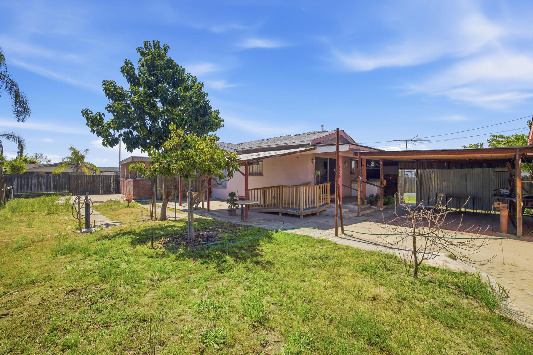 239 W Adelaide Way, Dinuba, CA 93618