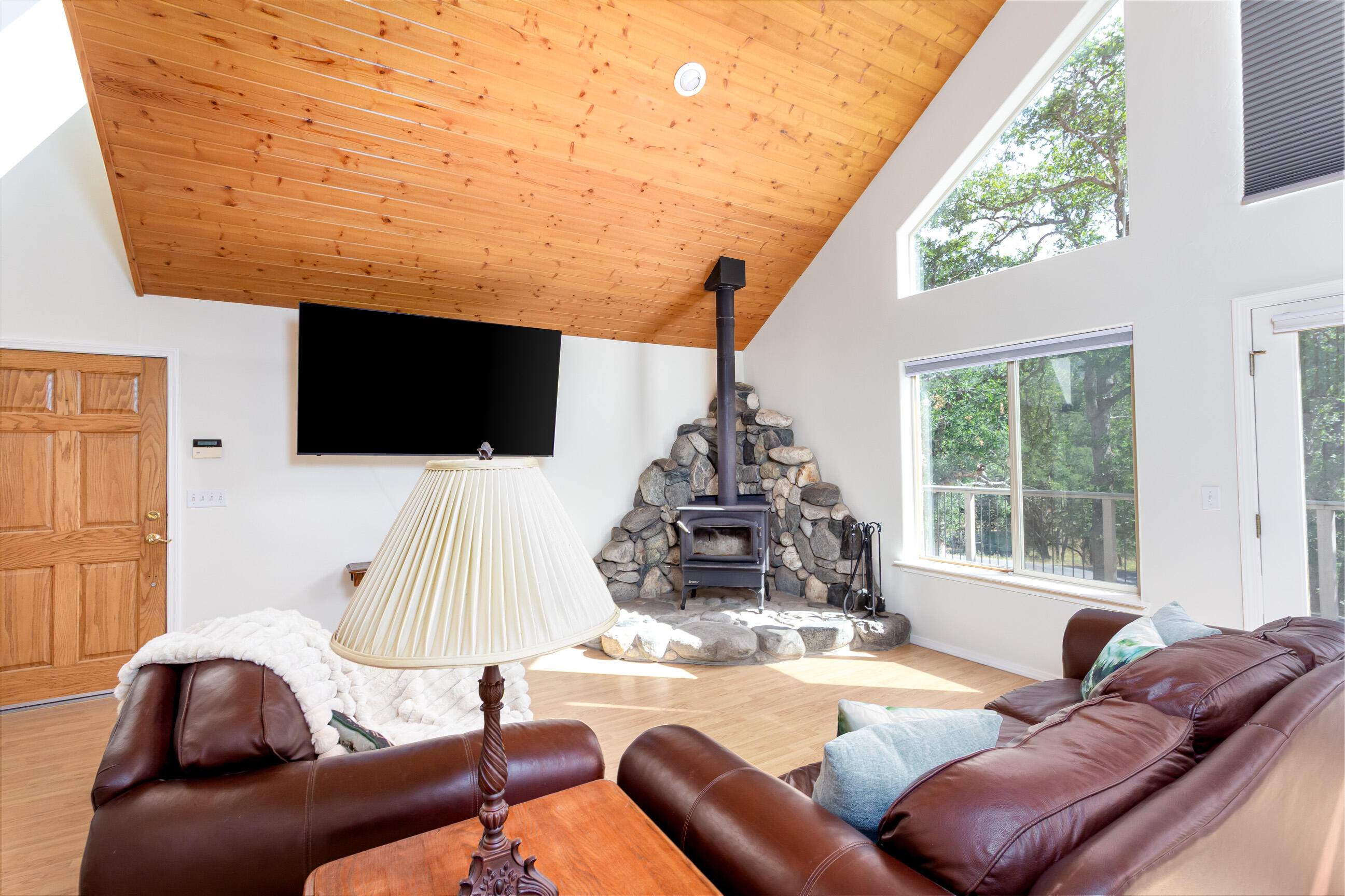 46798 Sequoia Ct, Three Rivers, CA 93271