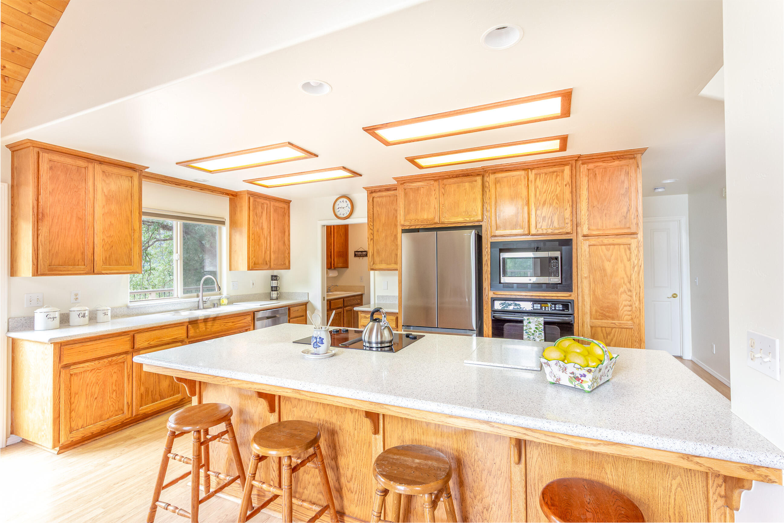 46798 Sequoia Ct, Three Rivers, CA 93271