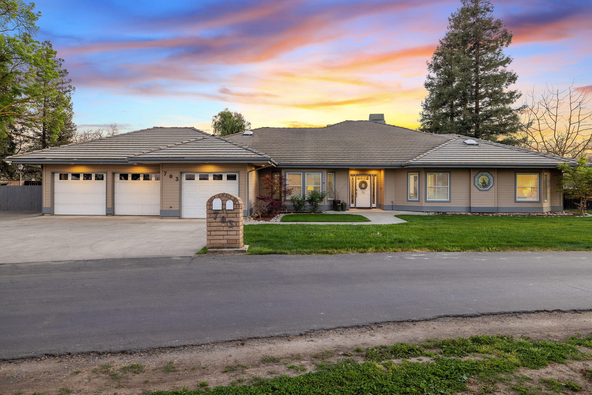 703 N Shirk Rd, Visalia, CA 93291