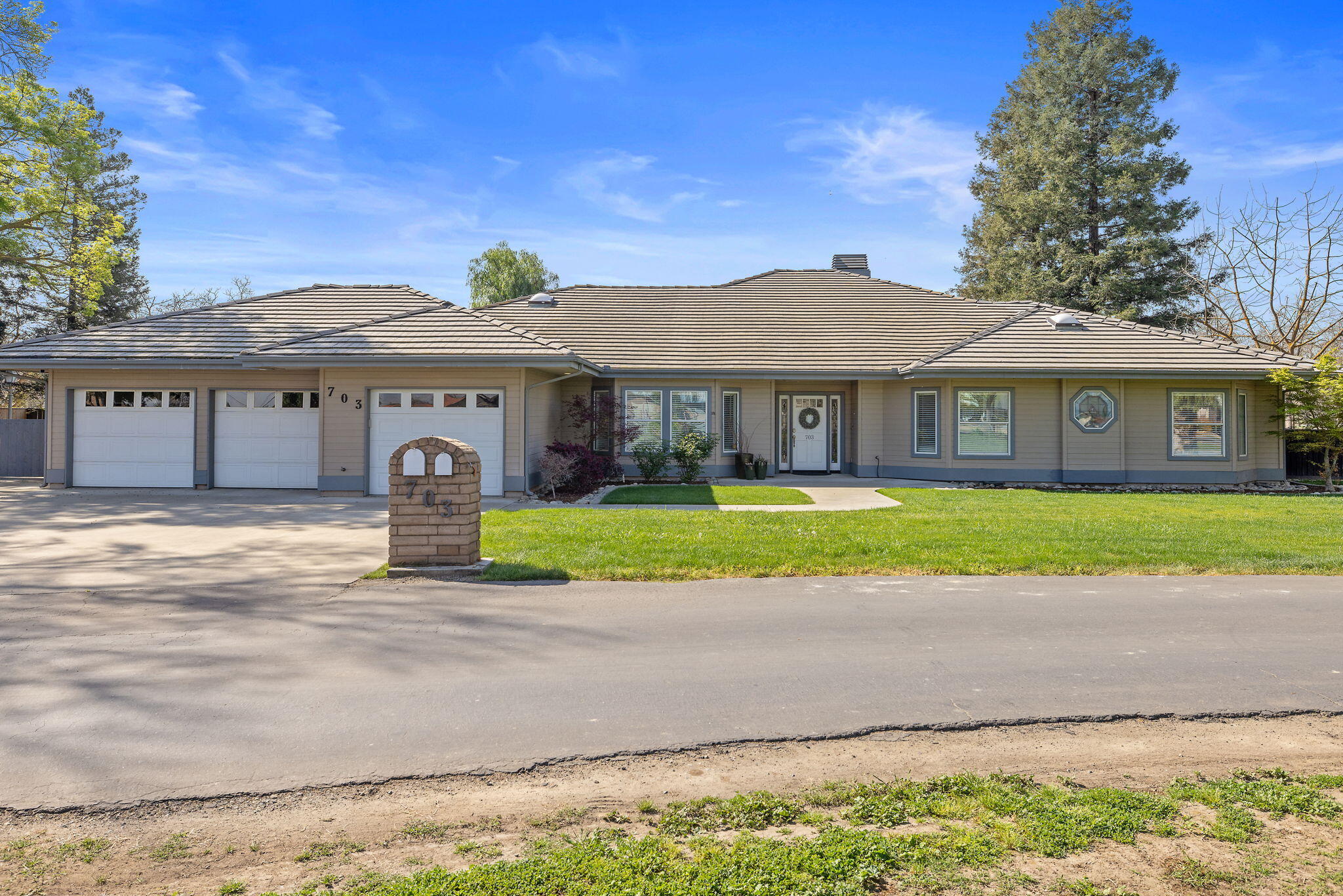 703 N Shirk Rd, Visalia, CA 93291