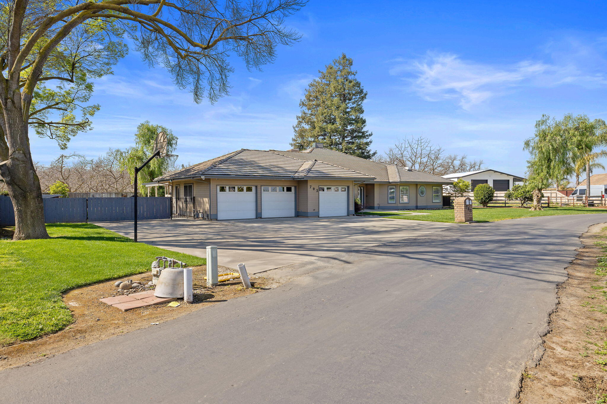 703 N Shirk Rd, Visalia, CA 93291