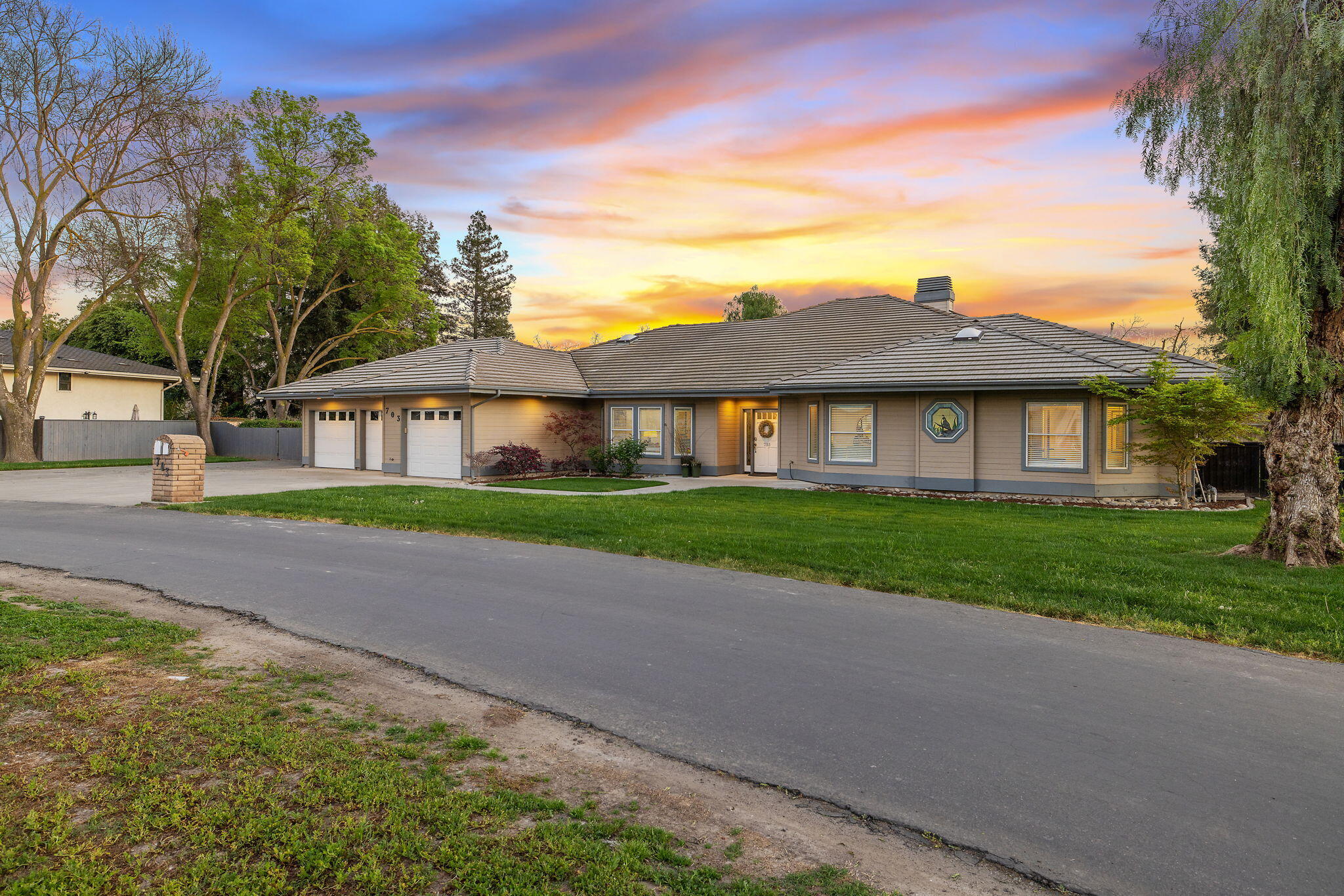 703 N Shirk Rd, Visalia, CA 93291