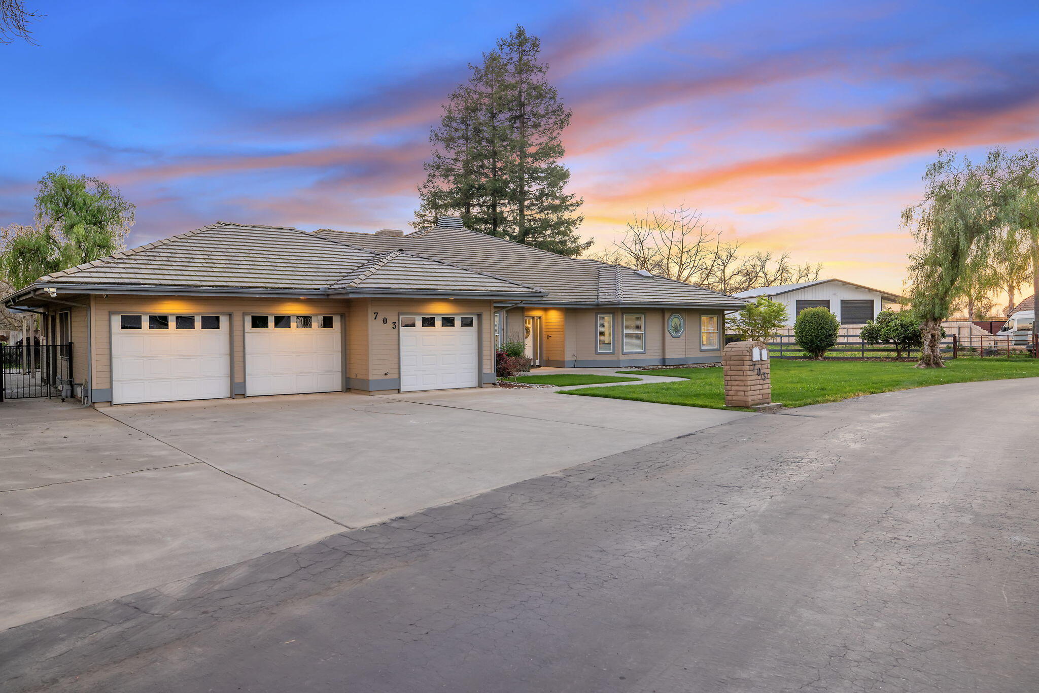 703 N Shirk Rd, Visalia, CA 93291