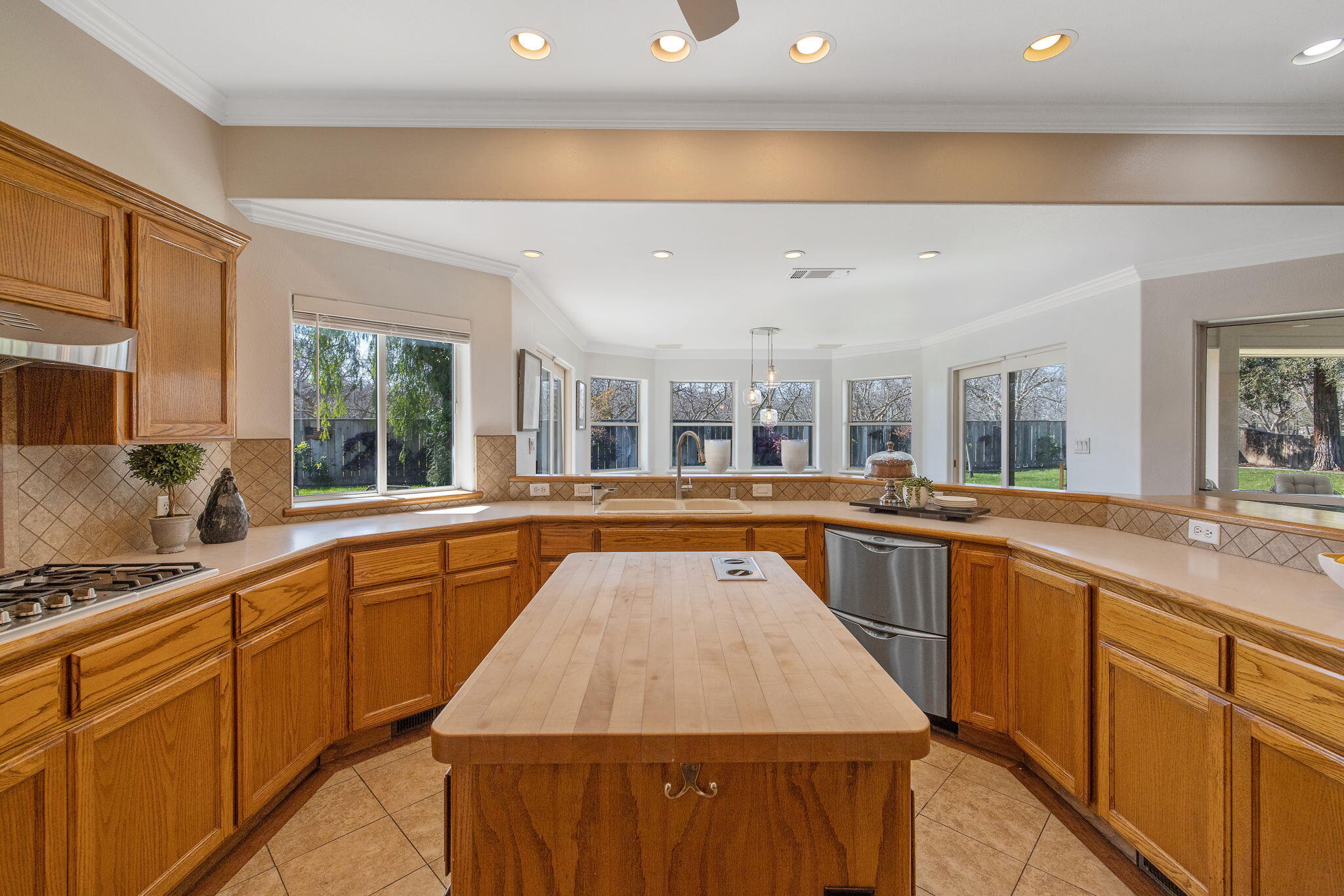 703 N Shirk Rd, Visalia, CA 93291