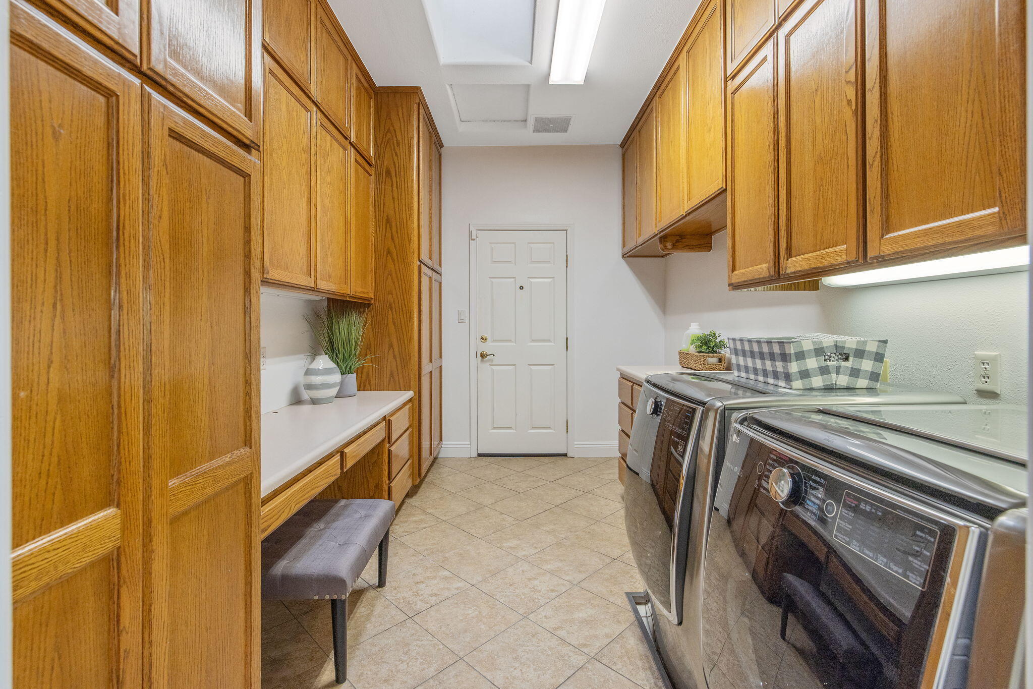 703 N Shirk Rd, Visalia, CA 93291