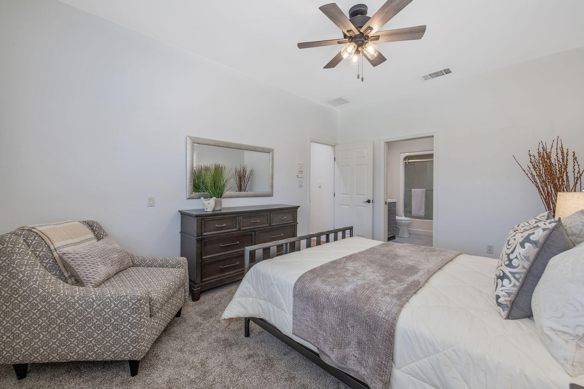 703 N Shirk Rd, Visalia, CA 93291