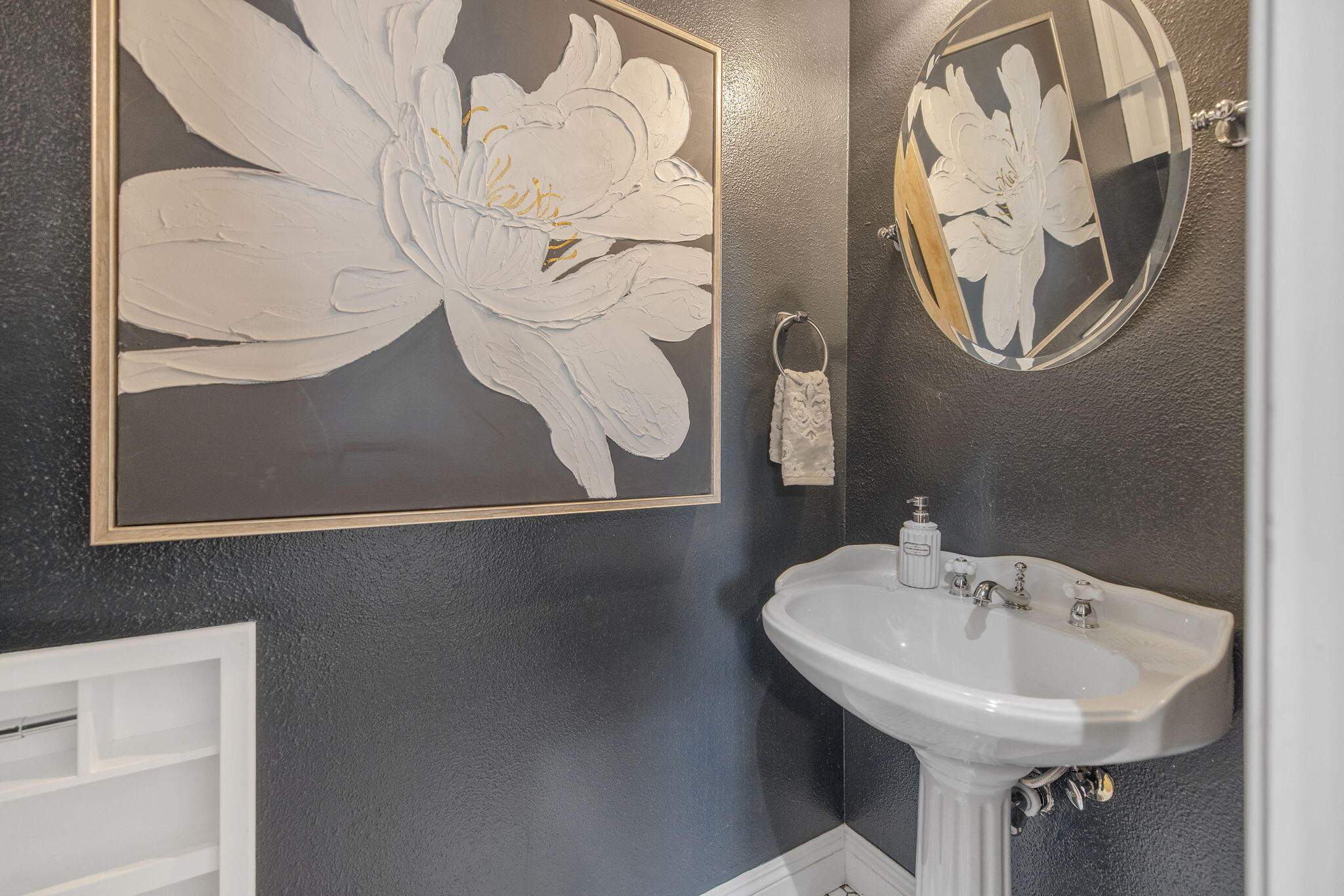 703 N Shirk Rd, Visalia, CA 93291