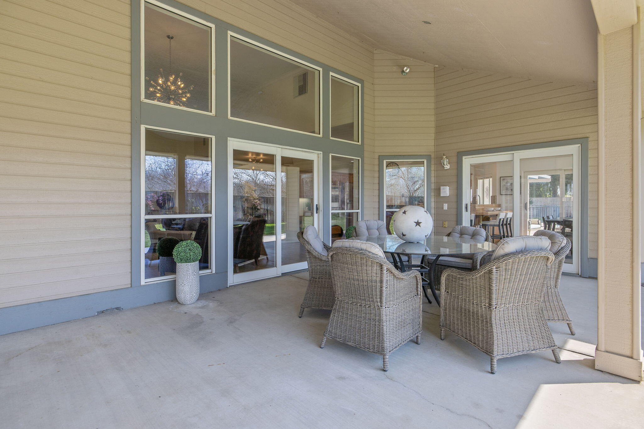 703 N Shirk Rd, Visalia, CA 93291