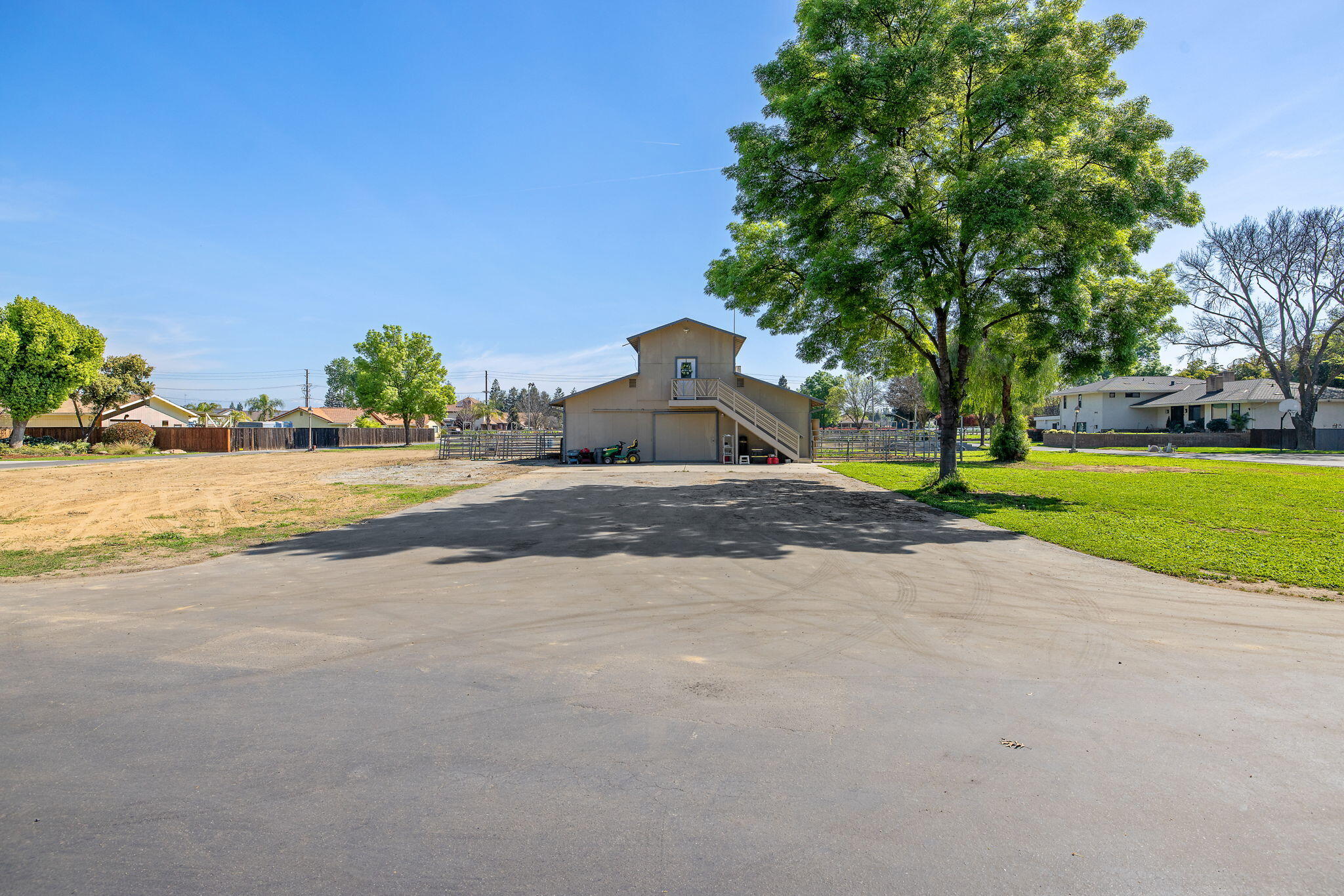 703 N Shirk Rd, Visalia, CA 93291