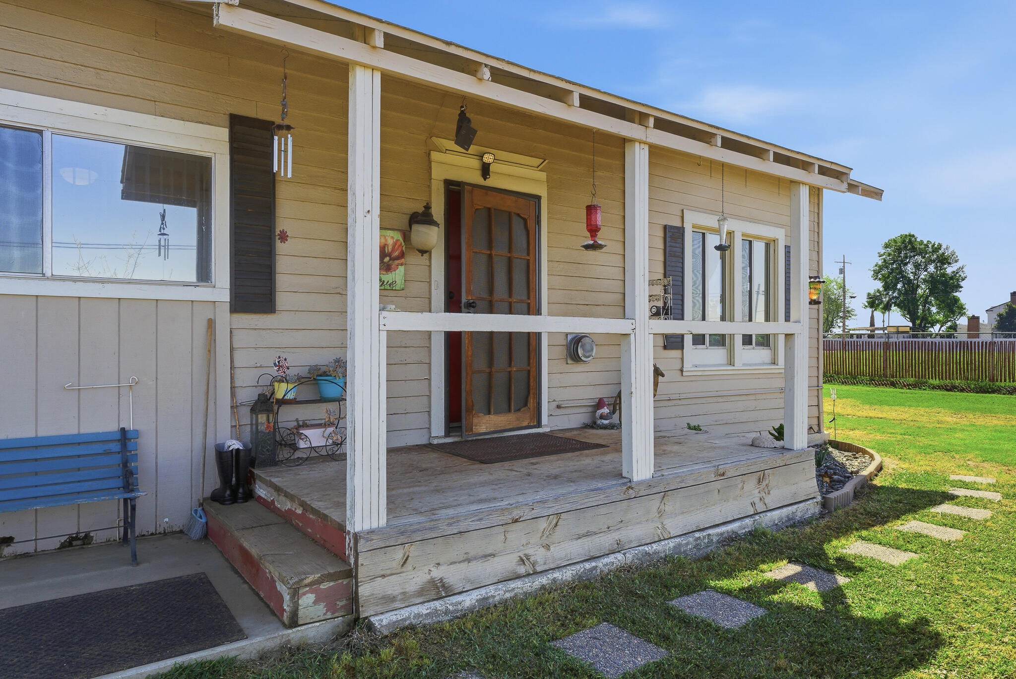 2120 S Kaweah Ave, Exeter, CA 93221