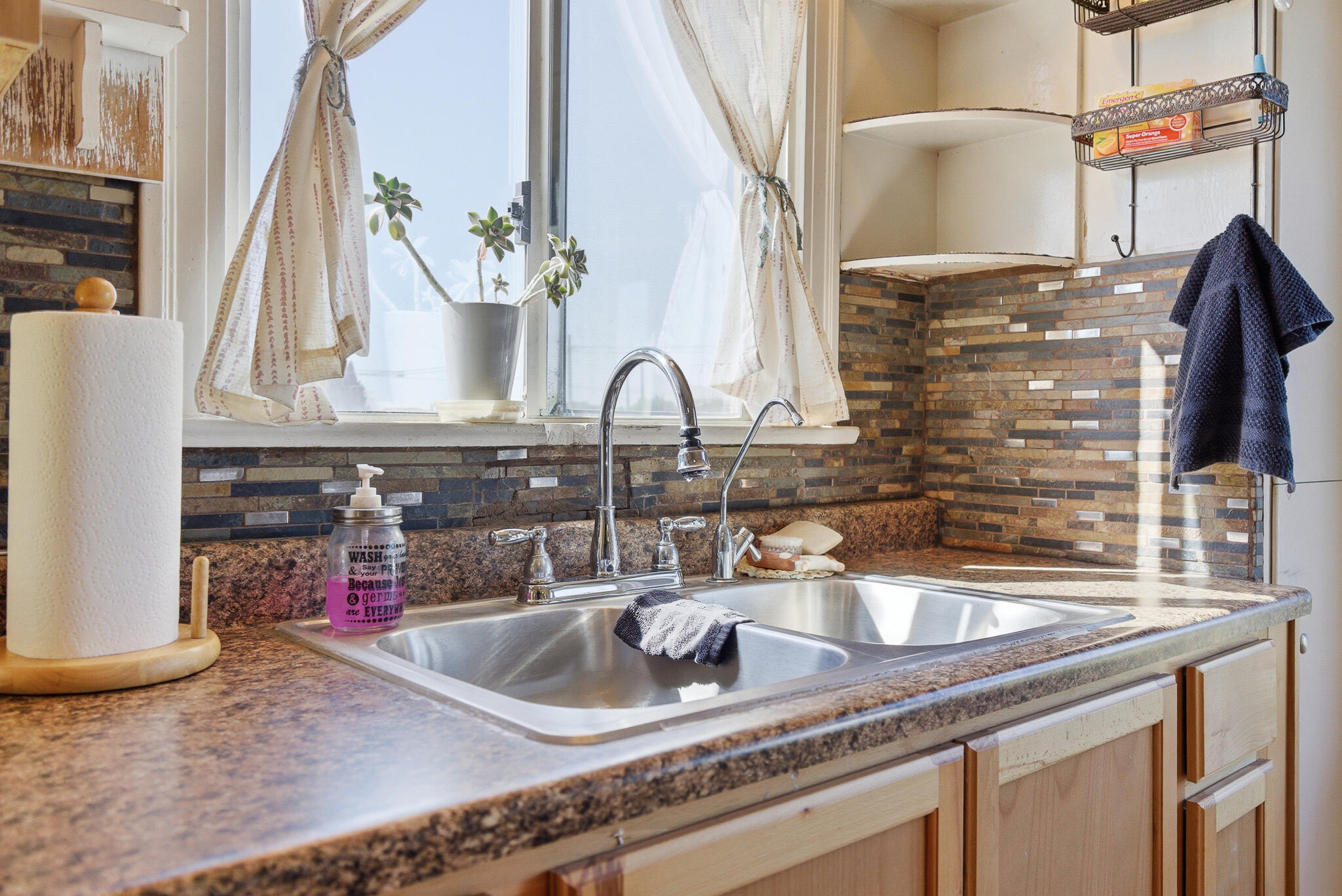 2120 S Kaweah Ave, Exeter, CA 93221