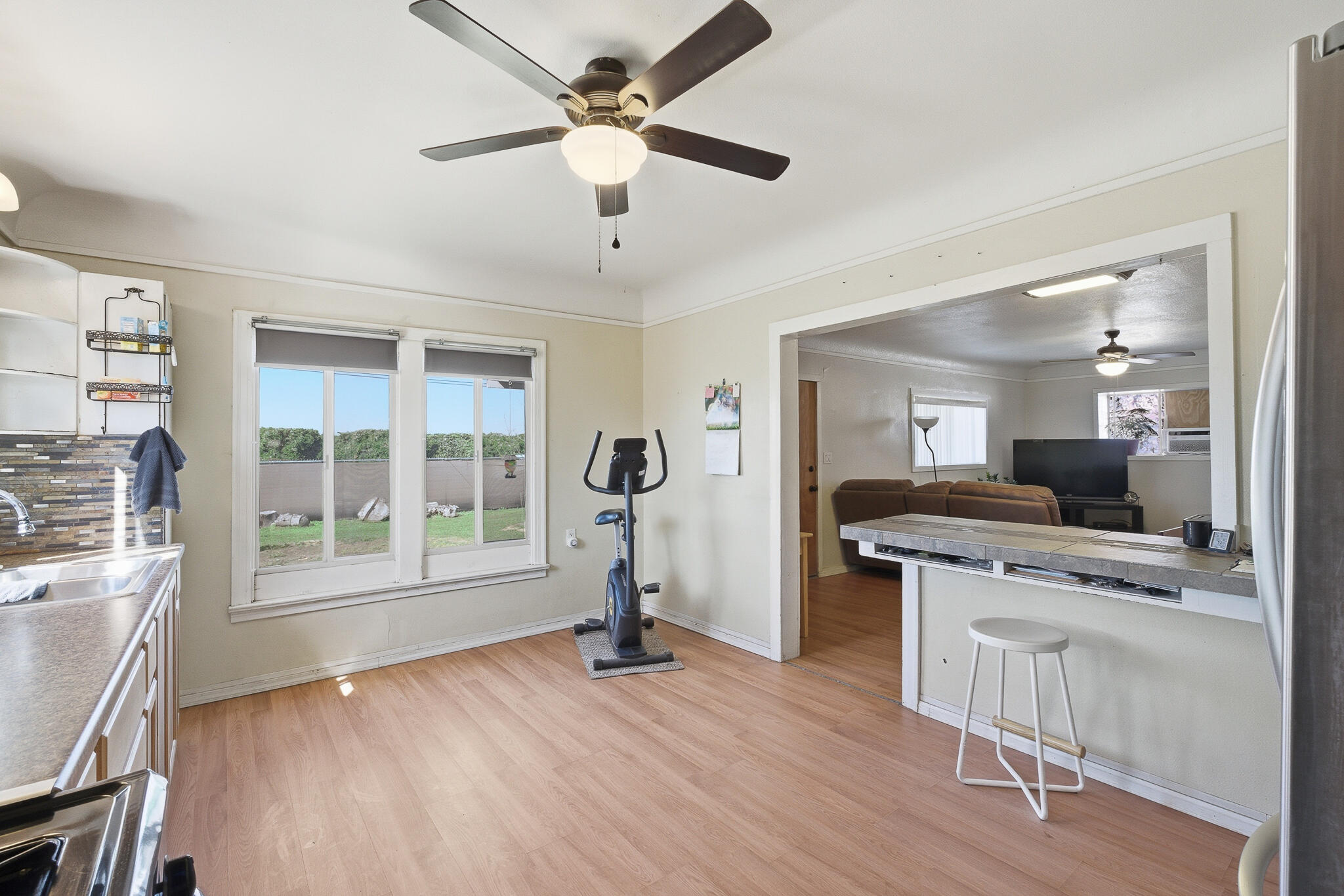 2120 S Kaweah Ave, Exeter, CA 93221