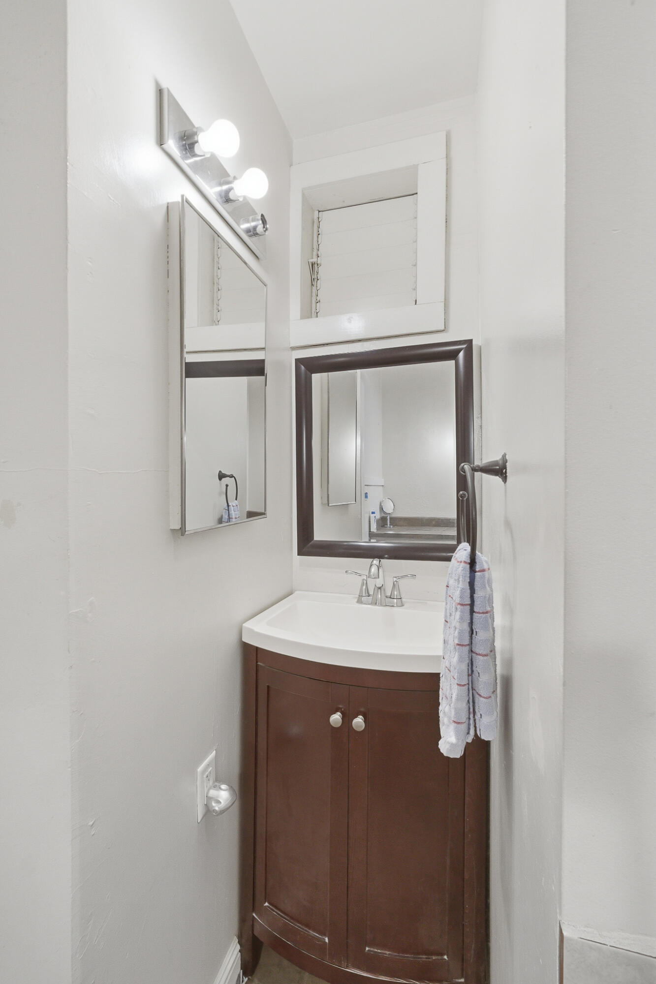 2120 S Kaweah Ave, Exeter, CA 93221