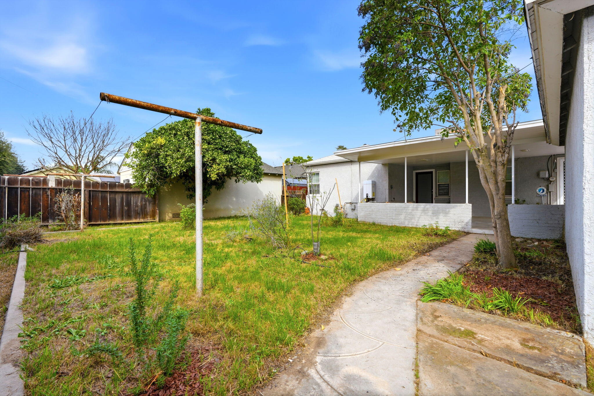 1647 N Harrison Ave, Fresno, CA 93704