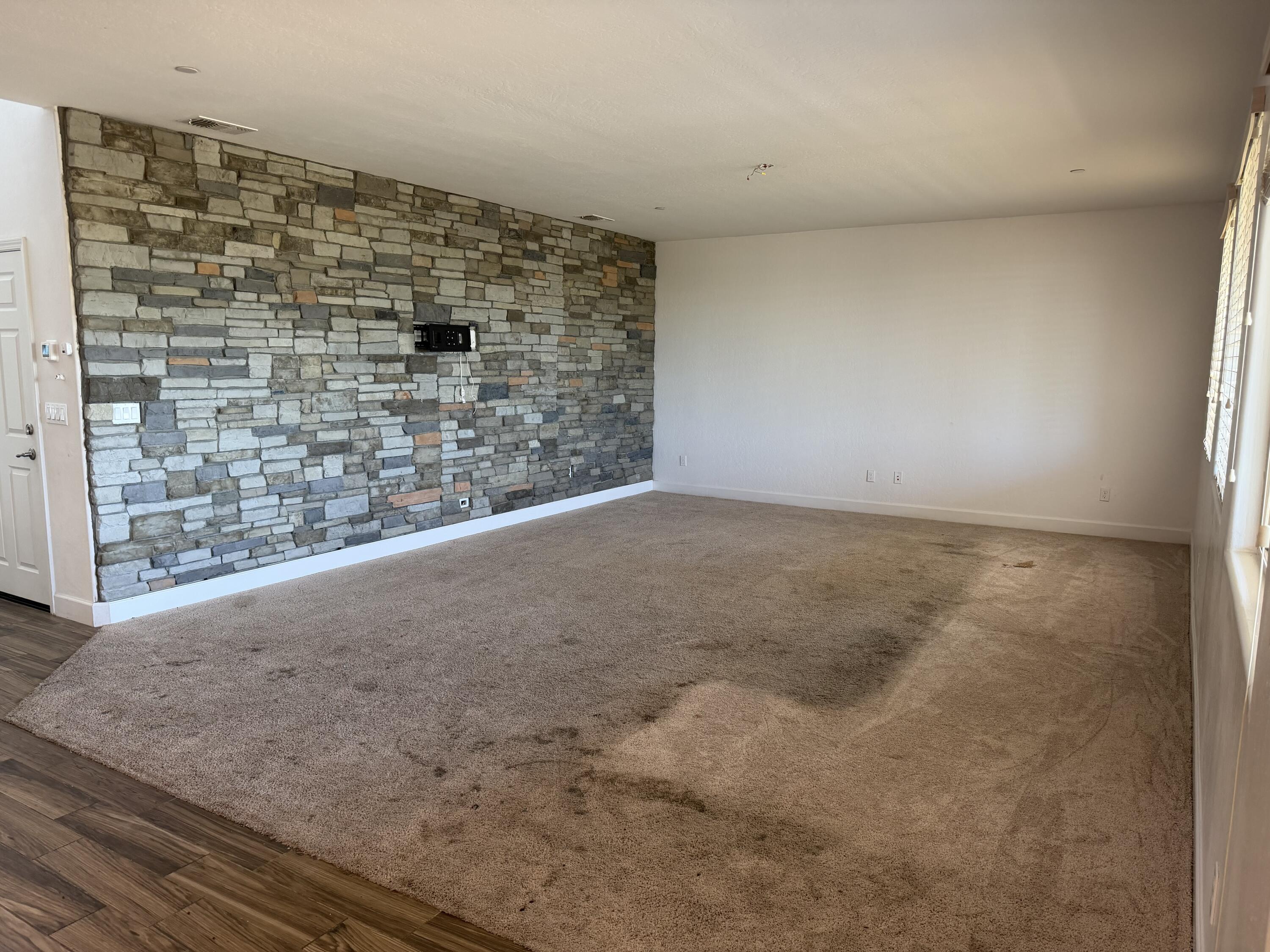 187 Emperor Way, Dinuba, CA 93618