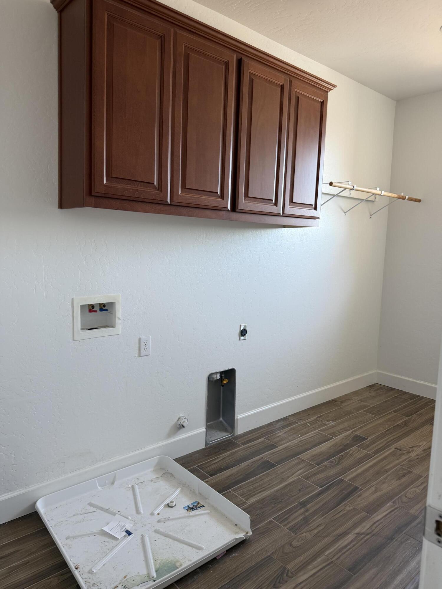 187 Emperor Way, Dinuba, CA 93618