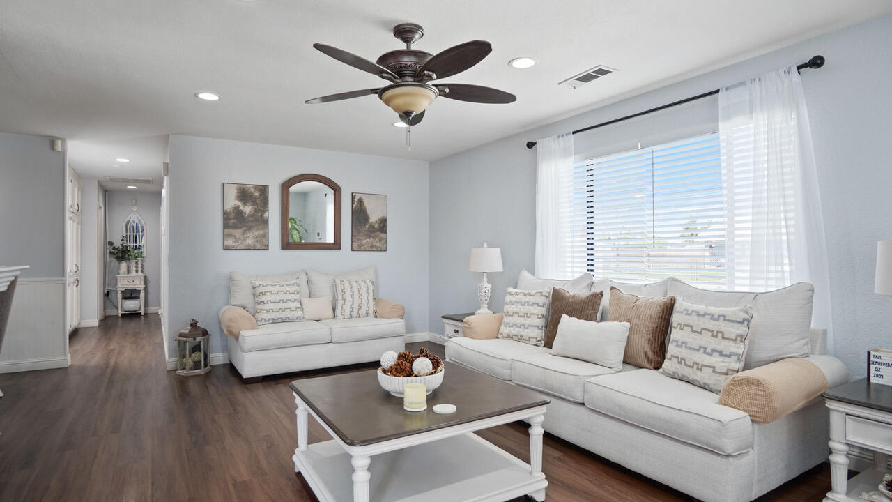 691 Oxford St, Porterville, CA 93257