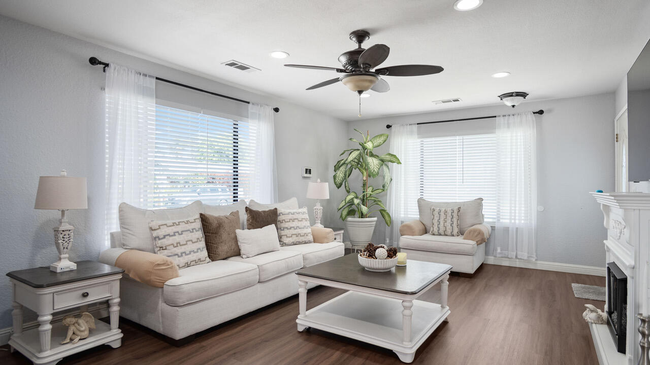 691 Oxford St, Porterville, CA 93257