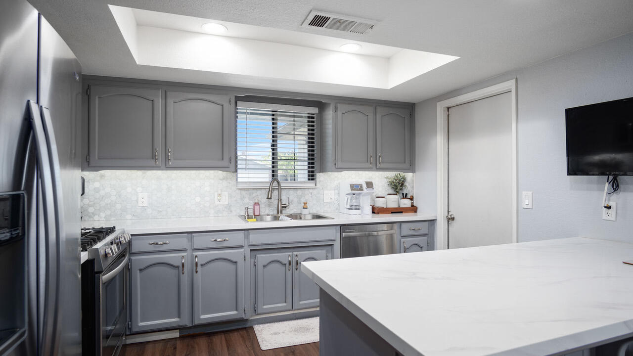 691 Oxford St, Porterville, CA 93257