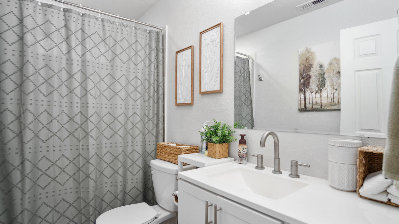 691 Oxford St, Porterville, CA 93257