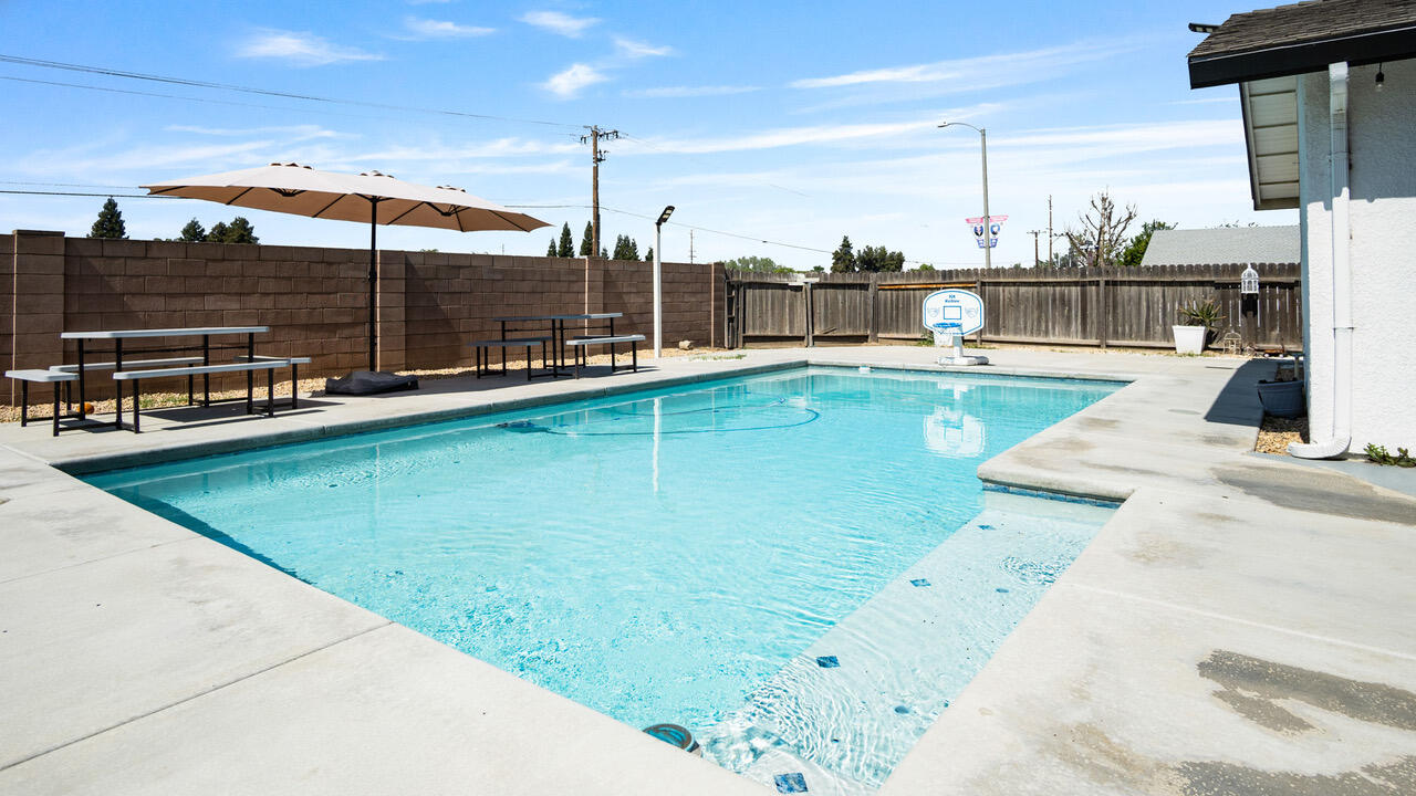 691 Oxford St, Porterville, CA 93257